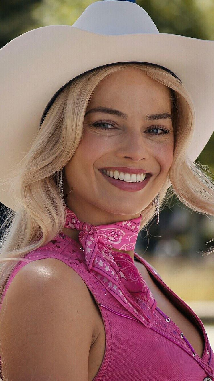Barbiecore Trend - Moeva