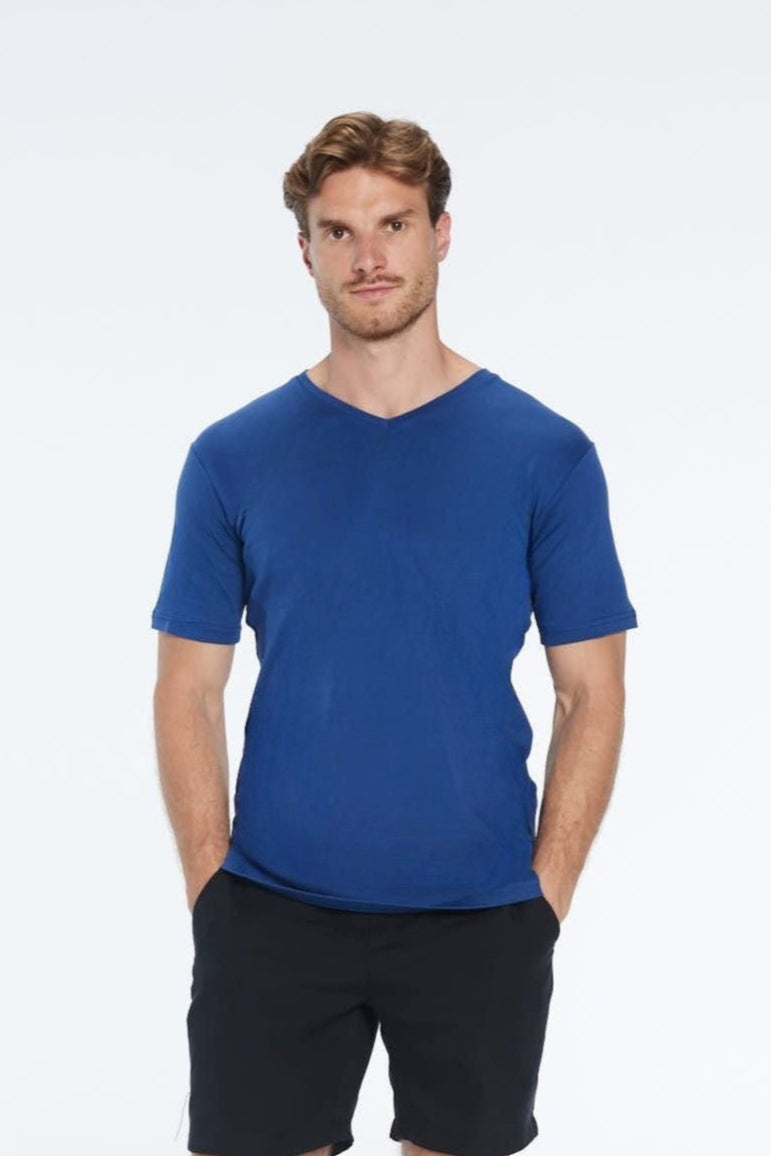 Rex Blue V-Neck Cotton T-Shirt | Moeva | Men V-Neck Shirts | Each week unveils new pieces—luxury swimwear, fluid resort silhouettes, and elevated summer-to-evening essentials designed to carry you from coastal escapes to city nights.