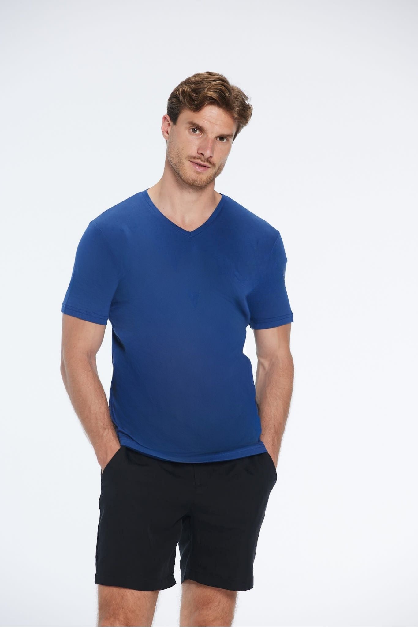 Rex Blue V-Neck Cotton T-Shirt | Moeva | Men V-Neck Shirts | Each week unveils new pieces—luxury swimwear, fluid resort silhouettes, and elevated summer-to-evening essentials designed to carry you from coastal escapes to city nights.