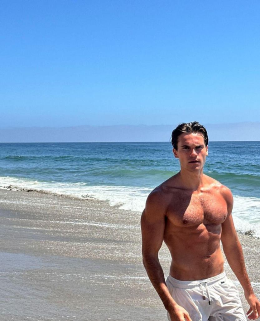 Miro Gerede Erkaya - Louis White Quick-Dry Swim Shorts | Moeva | Shorts | Each week unveils new pieces—luxury swimwear, fluid resort silhouettes, and elevated summer-to-evening essentials designed to carry you from coastal escapes to city nights.