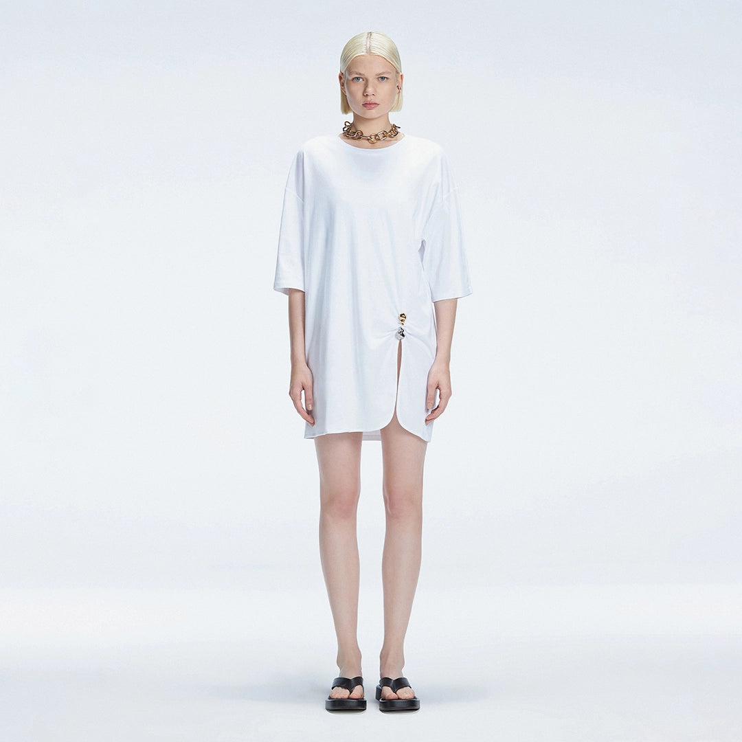 Lavinia Accessorised Cotton Maxi White T-Shirt | Moeva | T-Shirt | Each week unveils new pieces—luxury swimwear, fluid resort silhouettes, and elevated summer-to-evening essentials designed to carry you from coastal escapes to city nights.