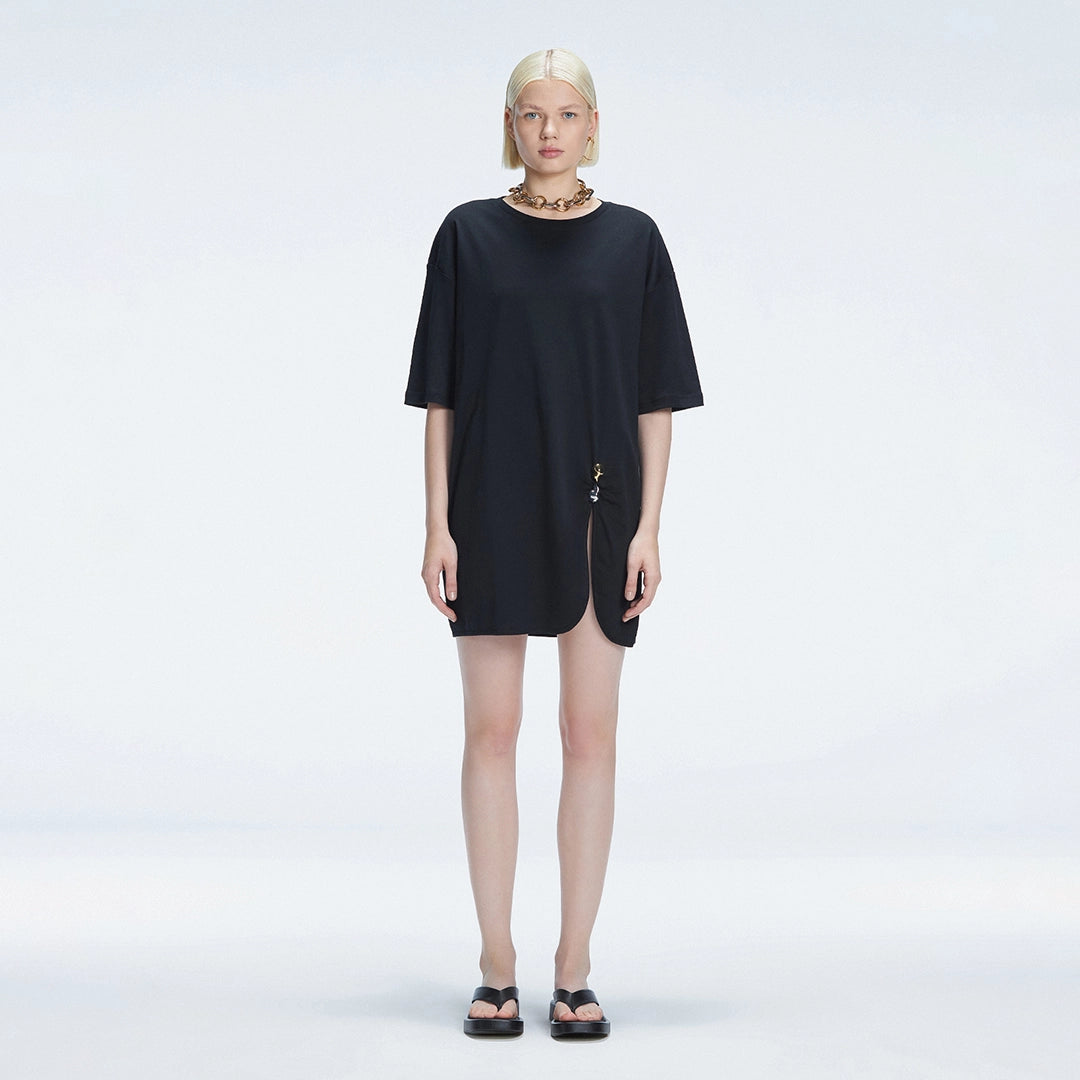 Lavinia Accessorised Cotton Maxi Black T-Shirt | Moeva | T-Shirt | Each week unveils new pieces—luxury swimwear, fluid resort silhouettes, and elevated summer-to-evening essentials designed to carry you from coastal escapes to city nights.