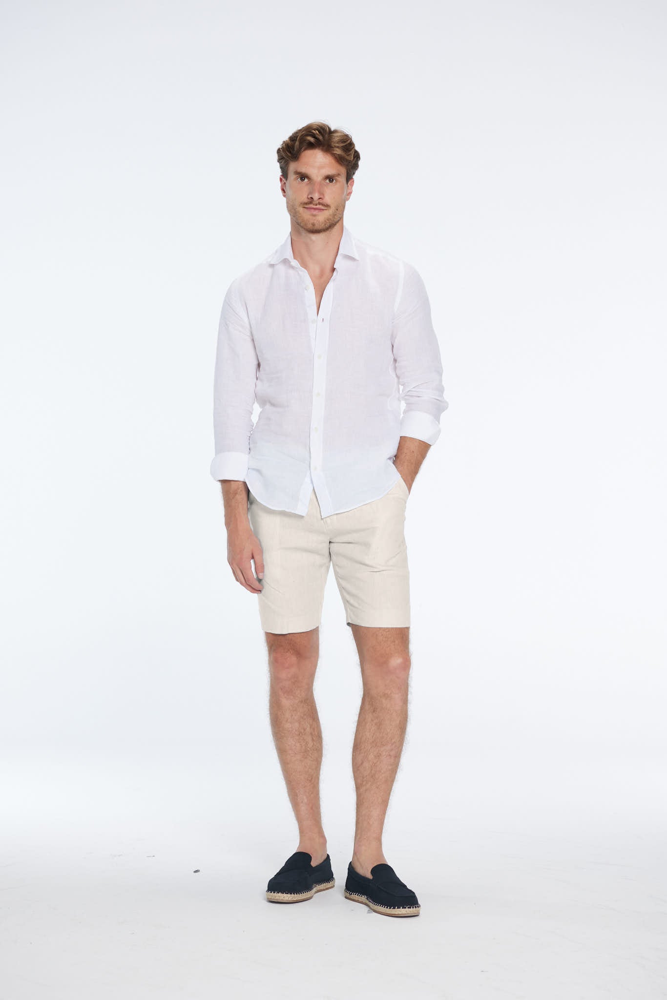 Marco Linen Beige Shorts | Moeva | Men Shorts | Each week unveils new pieces—luxury swimwear, fluid resort silhouettes, and elevated summer-to-evening essentials designed to carry you from coastal escapes to city nights.