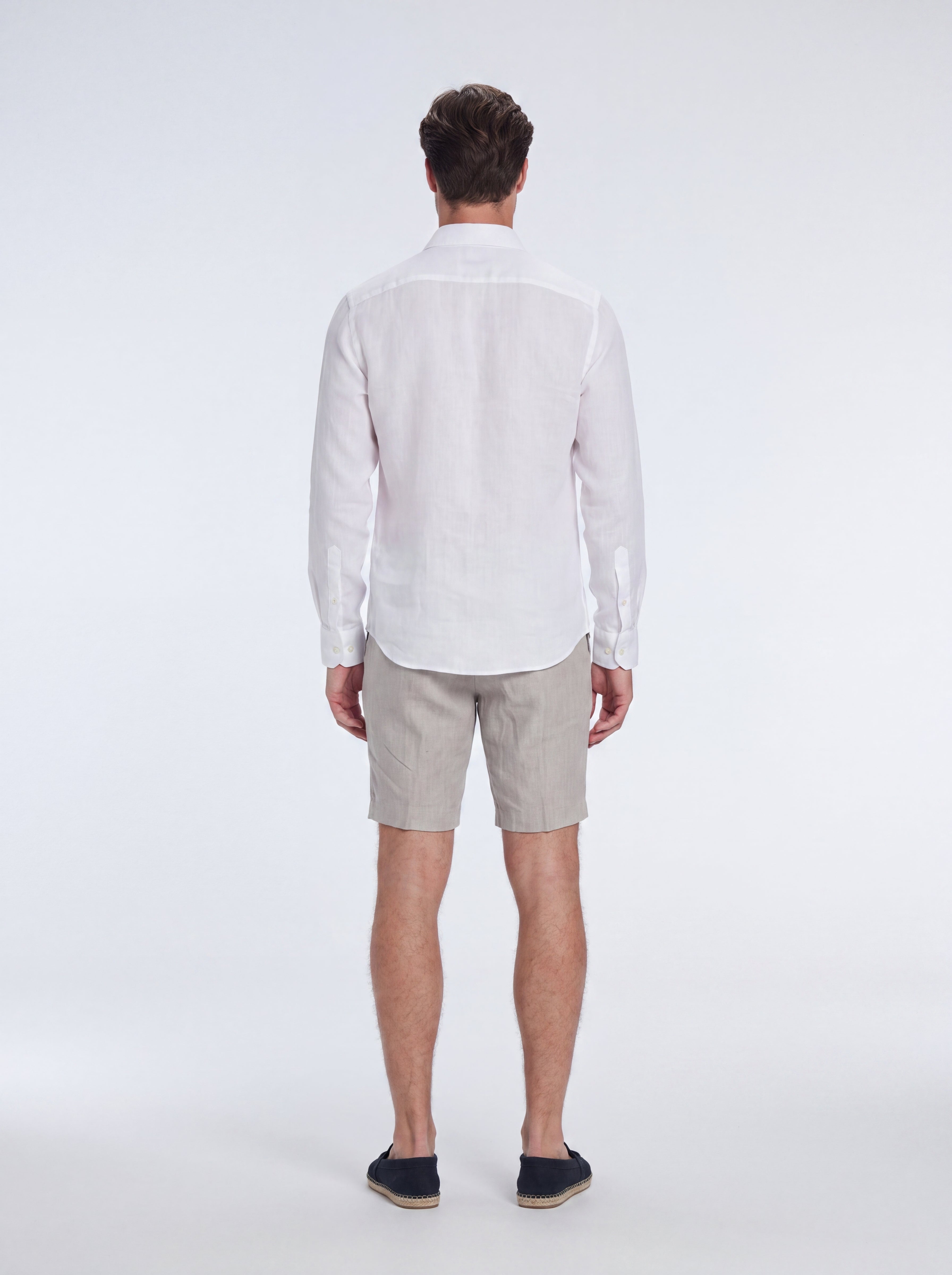 Marco Linen Semigrey Shorts | Moeva | Shorts | Each week unveils new pieces—luxury swimwear, fluid resort silhouettes, and elevated summer-to-evening essentials designed to carry you from coastal escapes to city nights.