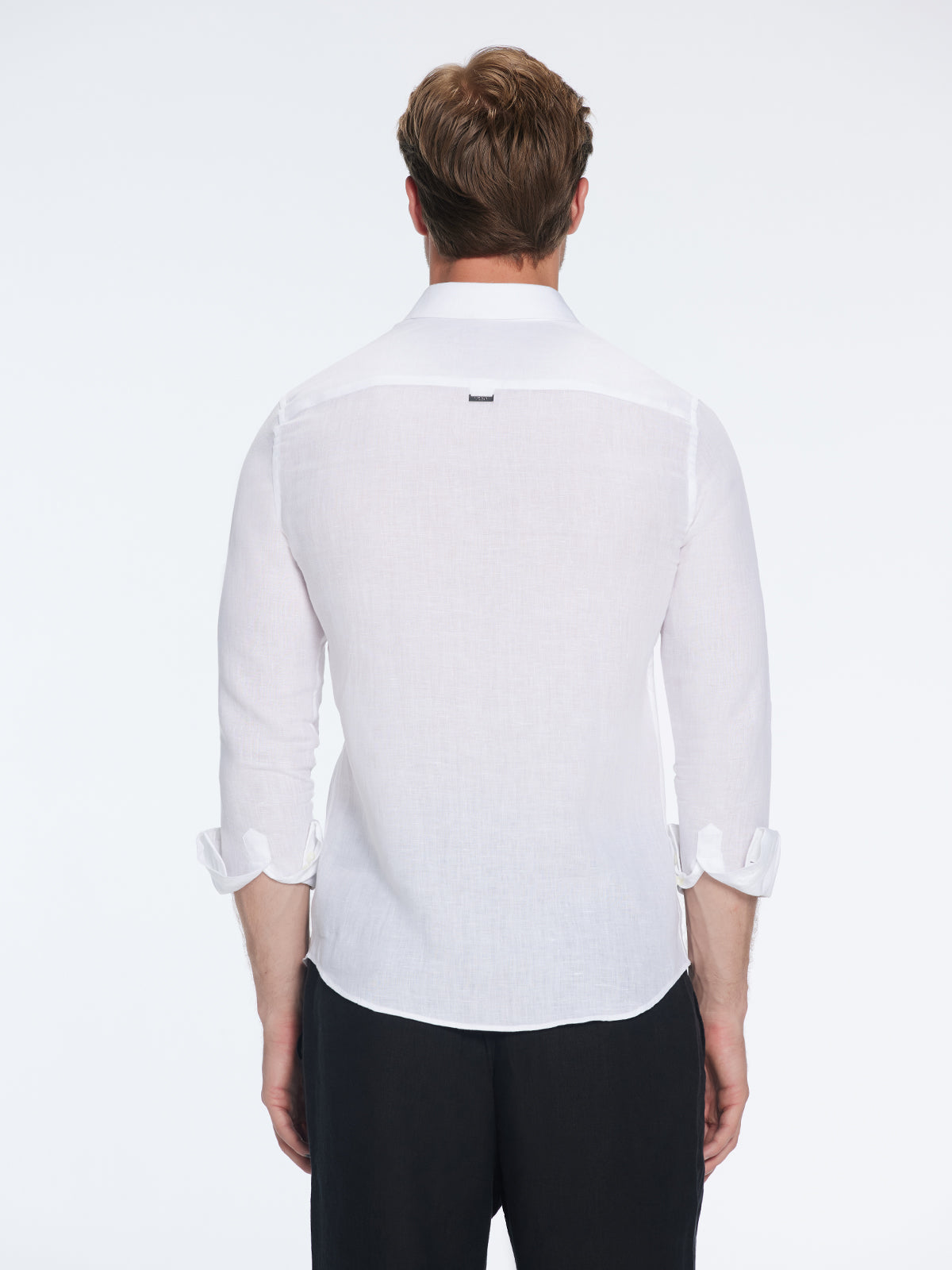 James White Linen Slim-Fit Shirt | Moeva | Shirt | Each week unveils new pieces—luxury swimwear, fluid resort silhouettes, and elevated summer-to-evening essentials designed to carry you from coastal escapes to city nights.