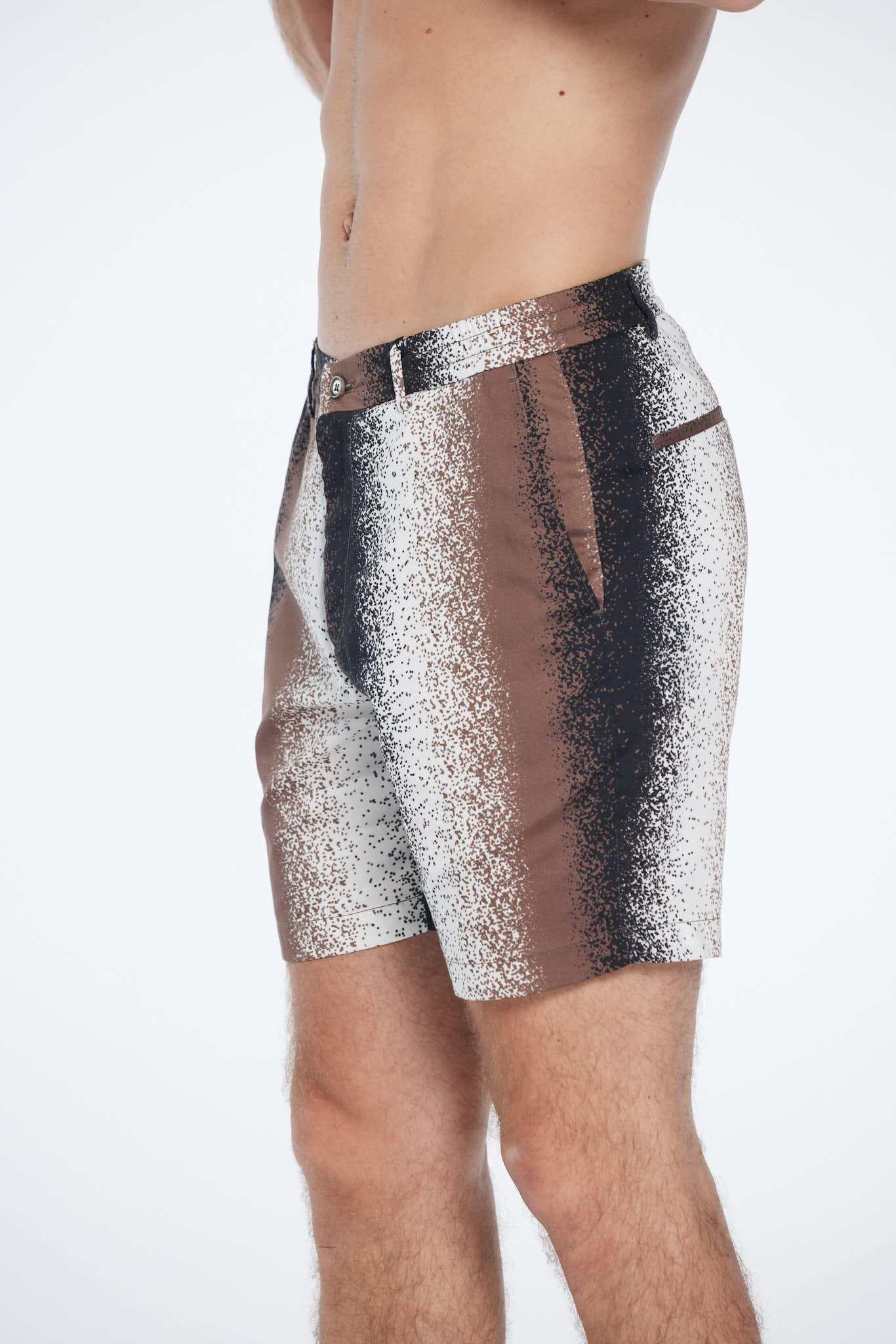 Dominic Brown Degraded Cotton Shorts | Moeva | Shorts | Each week unveils new pieces—luxury swimwear, fluid resort silhouettes, and elevated summer-to-evening essentials designed to carry you from coastal escapes to city nights.