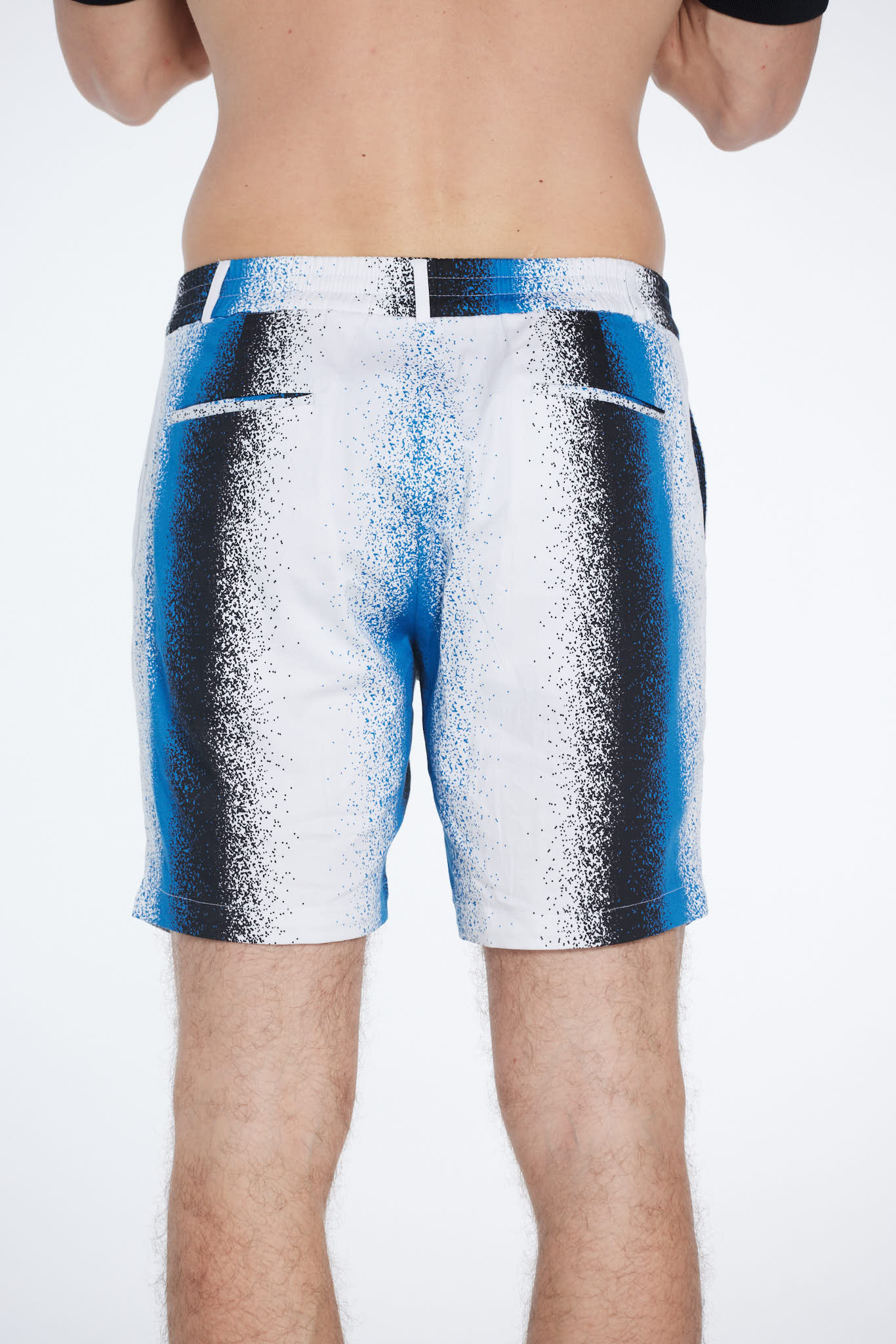Dominic Blue Degraded Cotton Shorts | Moeva | Shorts | Each week unveils new pieces—luxury swimwear, fluid resort silhouettes, and elevated summer-to-evening essentials designed to carry you from coastal escapes to city nights.