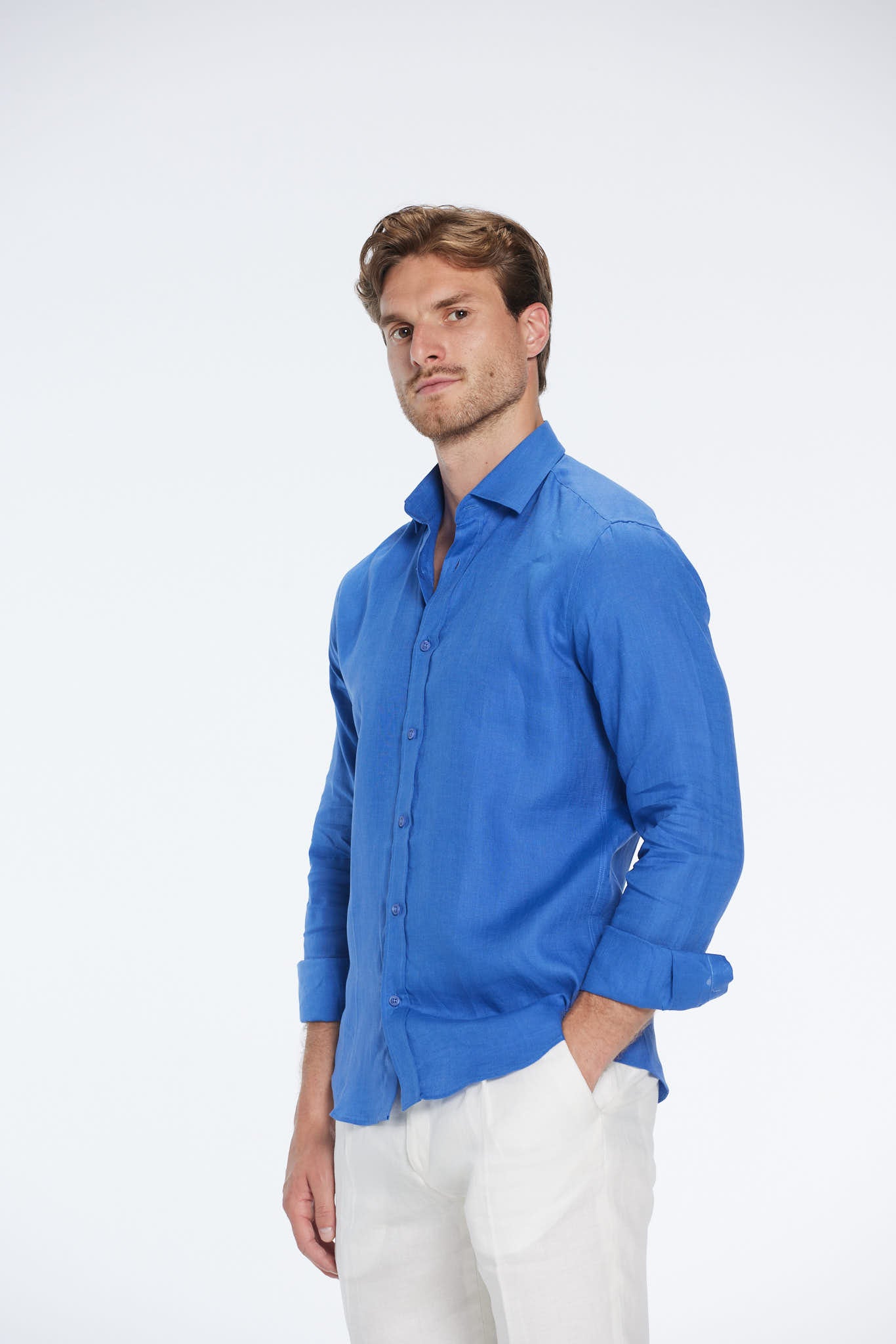 Harry Sax Blue Linen Shirt with Spread Collar | Moeva | Men Classic Collar Shirts | Each week unveils new pieces—luxury swimwear, fluid resort silhouettes, and elevated summer-to-evening essentials designed to carry you from coastal escapes to city nights.
