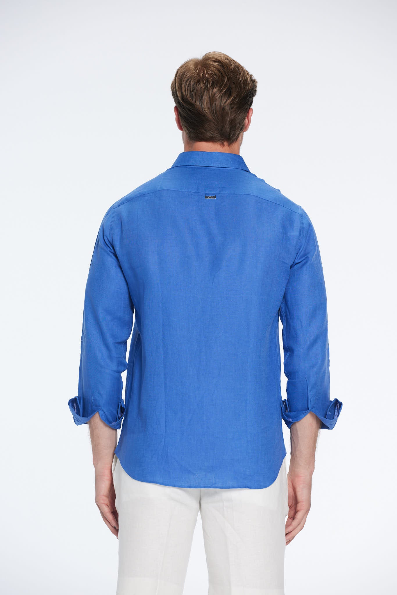 Harry Sax Blue Linen Shirt with Spread Collar | Moeva | Men Classic Collar Shirts | Each week unveils new pieces—luxury swimwear, fluid resort silhouettes, and elevated summer-to-evening essentials designed to carry you from coastal escapes to city nights.