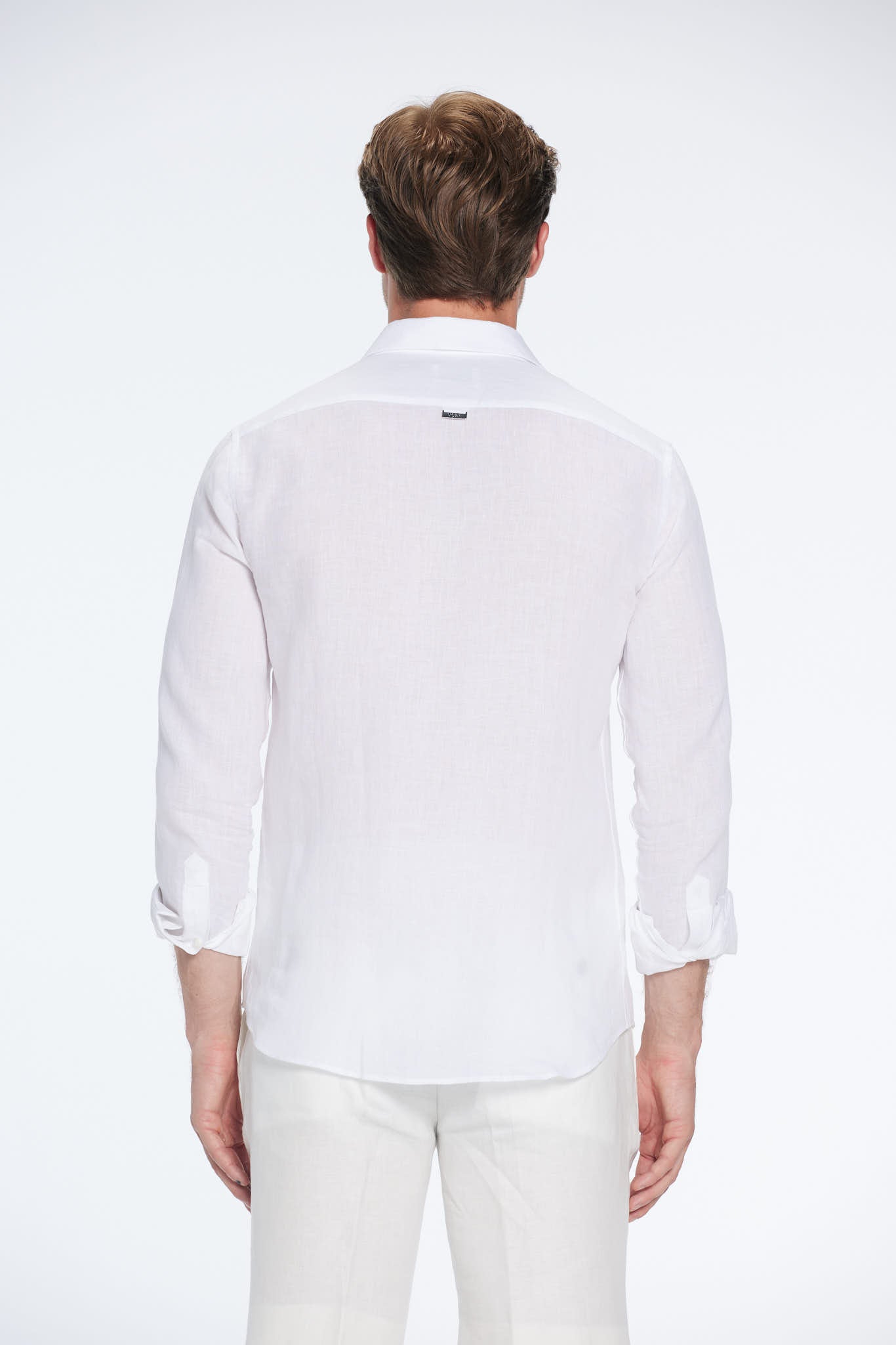 Harry White Linen Shirt with Spread Collar | Moeva | Men Classic Collar Shirts | Each week unveils new pieces—luxury swimwear, fluid resort silhouettes, and elevated summer-to-evening essentials designed to carry you from coastal escapes to city nights.