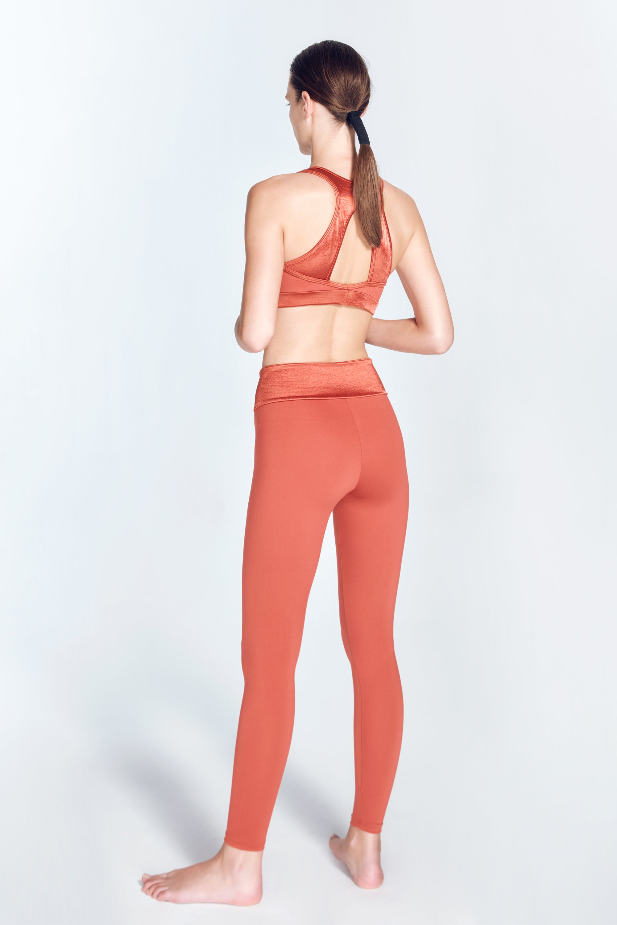 Melina Red Ochre Leggings | Moeva | Activewear | Each week unveils new pieces—luxury swimwear, fluid resort silhouettes, and elevated summer-to-evening essentials designed to carry you from coastal escapes to city nights.