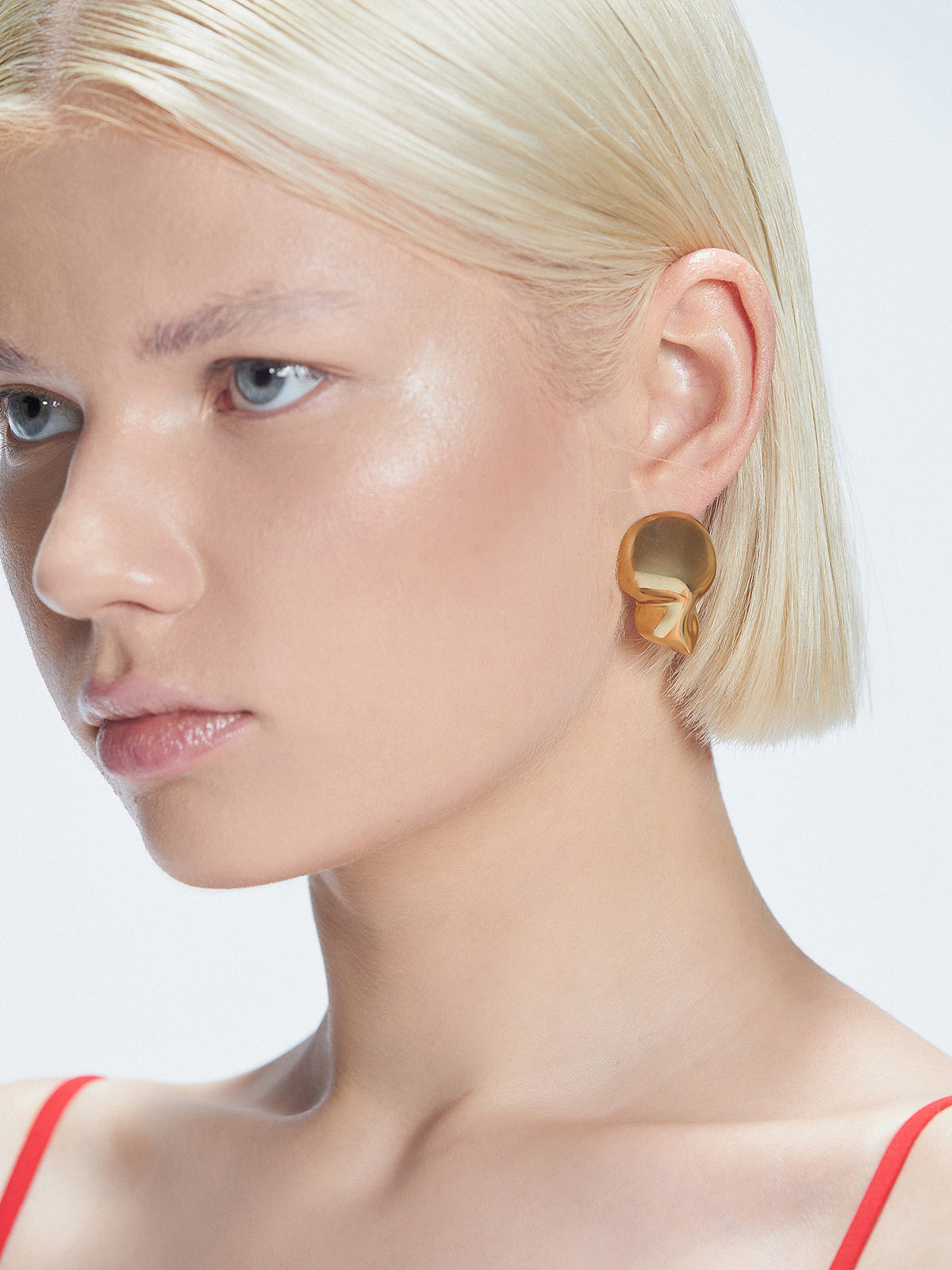 Tyla Gold Earrings | Moeva | Earring | Each week unveils new pieces—luxury swimwear, fluid resort silhouettes, and elevated summer-to-evening essentials designed to carry you from coastal escapes to city nights.
