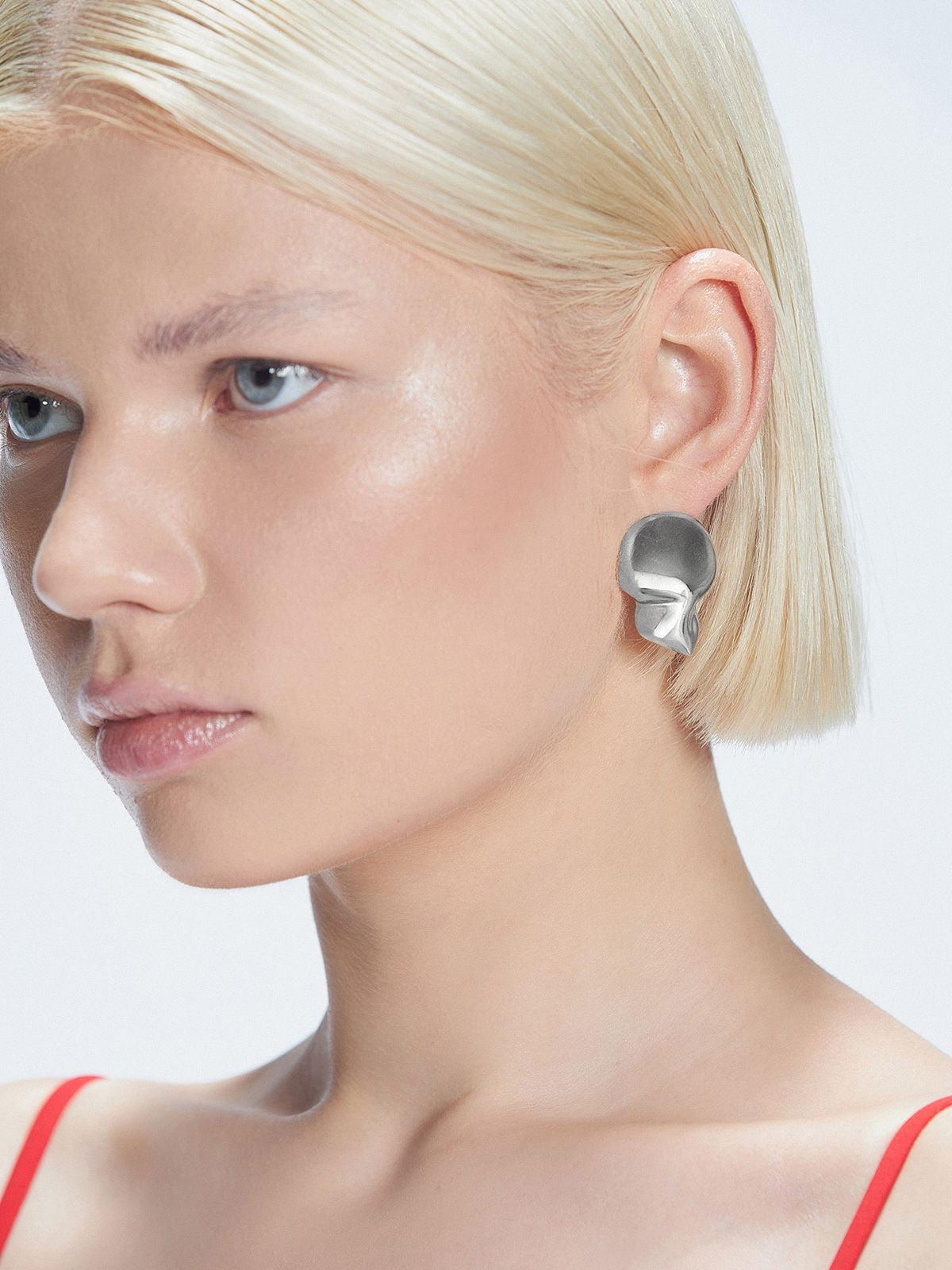 Tyla Silver Earrings | Moeva | Earring | Each week unveils new pieces—luxury swimwear, fluid resort silhouettes, and elevated summer-to-evening essentials designed to carry you from coastal escapes to city nights.