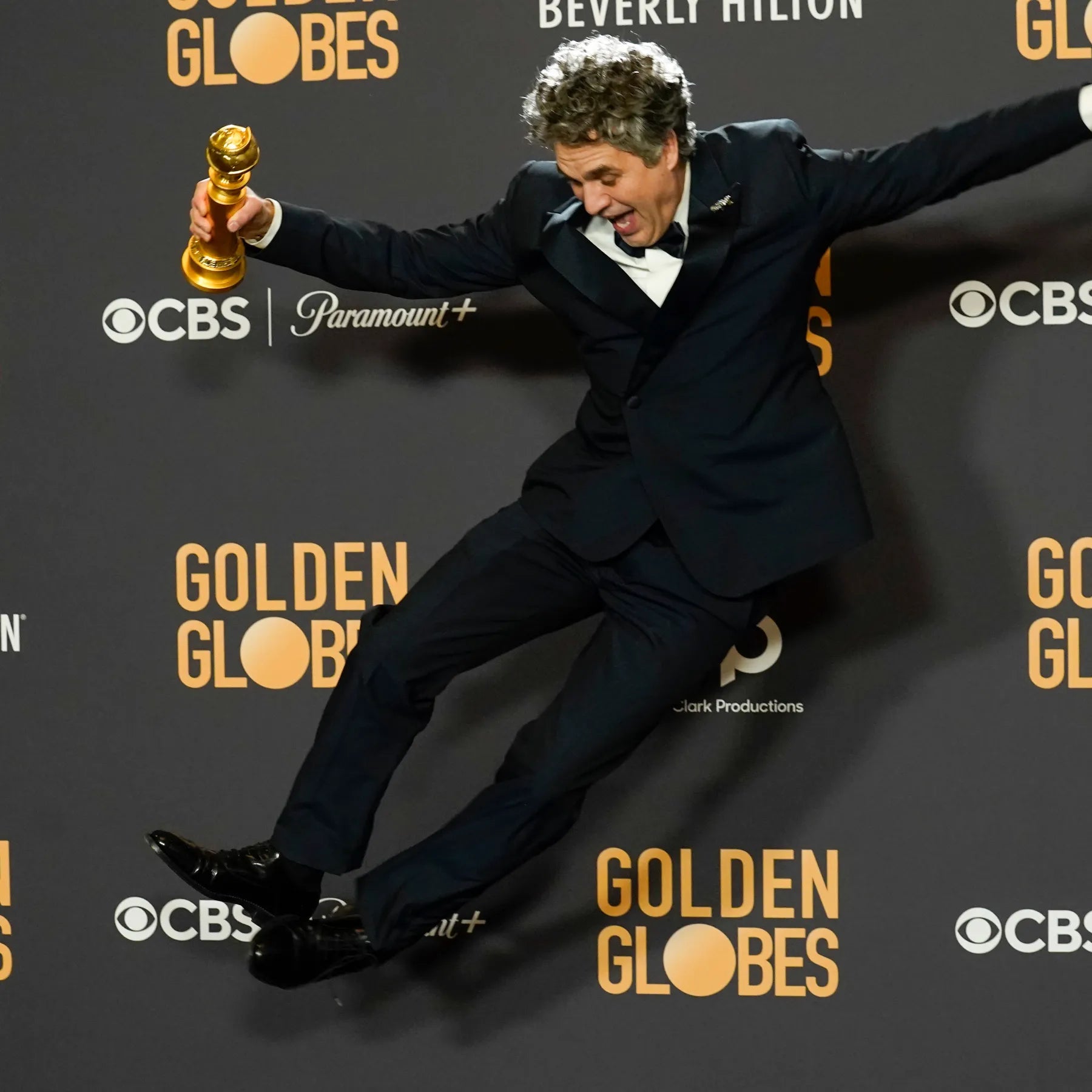 Golden Globes With Moeva - Moeva