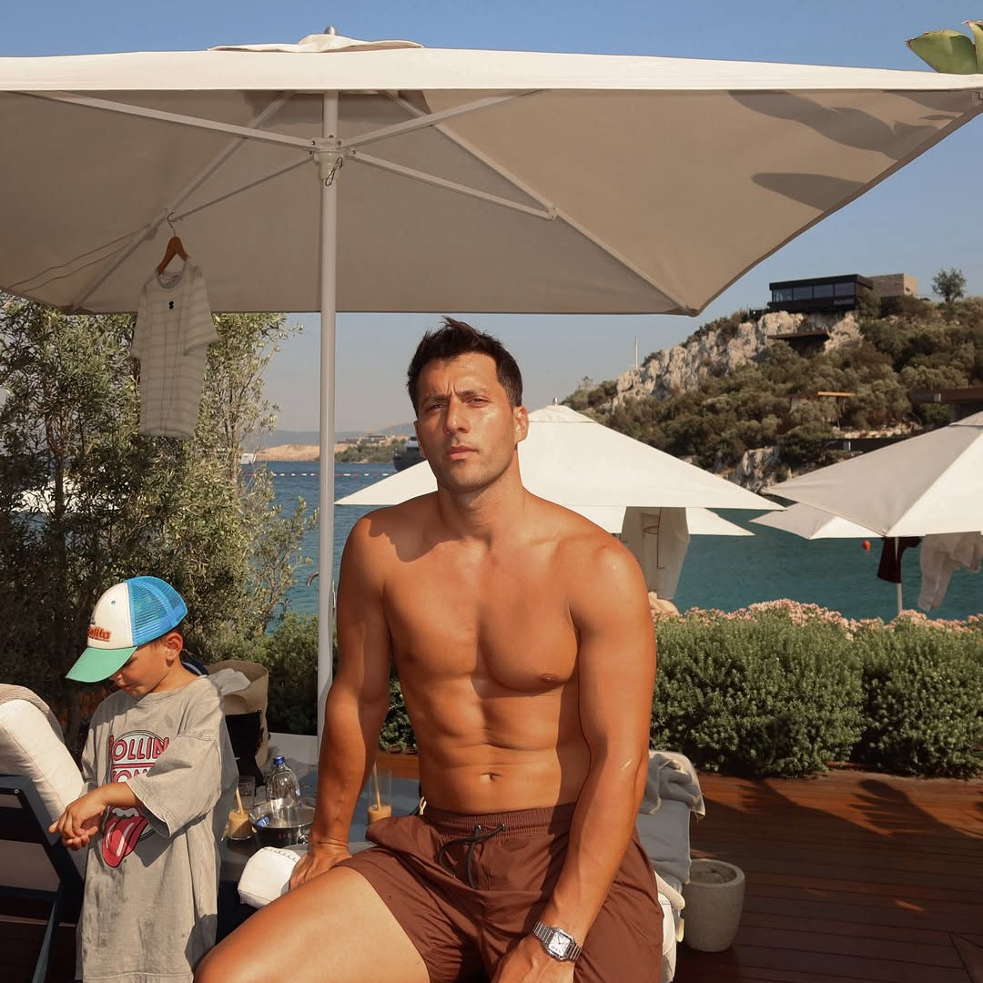 Caner Yıldırım - Louis Brown Quick-Dry Swim Shorts | Moeva | Shorts | Each week unveils new pieces—luxury swimwear, fluid resort silhouettes, and elevated summer-to-evening essentials designed to carry you from coastal escapes to city nights.