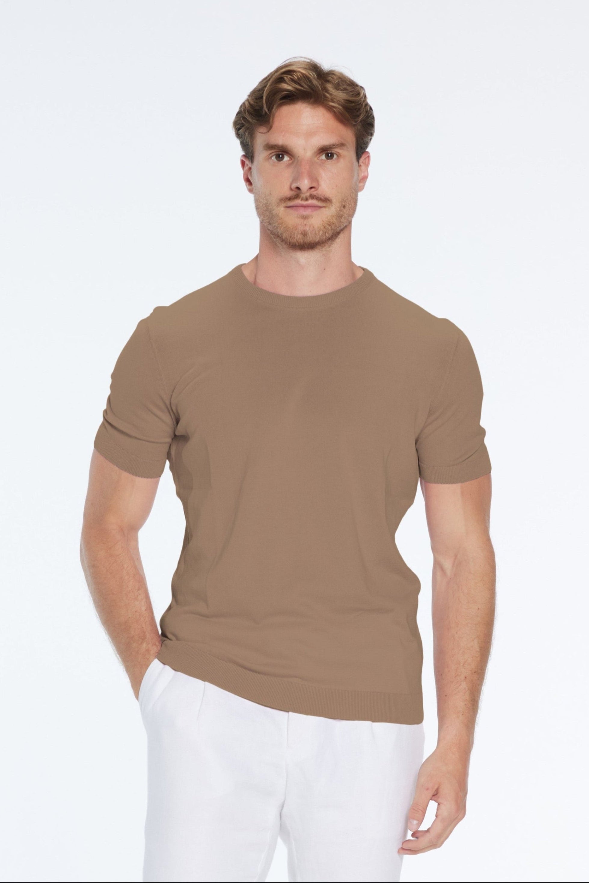 Baron Brown Round-Neck Cotton T-Shirt | Moeva | | Each week unveils new pieces—luxury swimwear, fluid resort silhouettes, and elevated summer-to-evening essentials designed to carry you from coastal escapes to city nights.