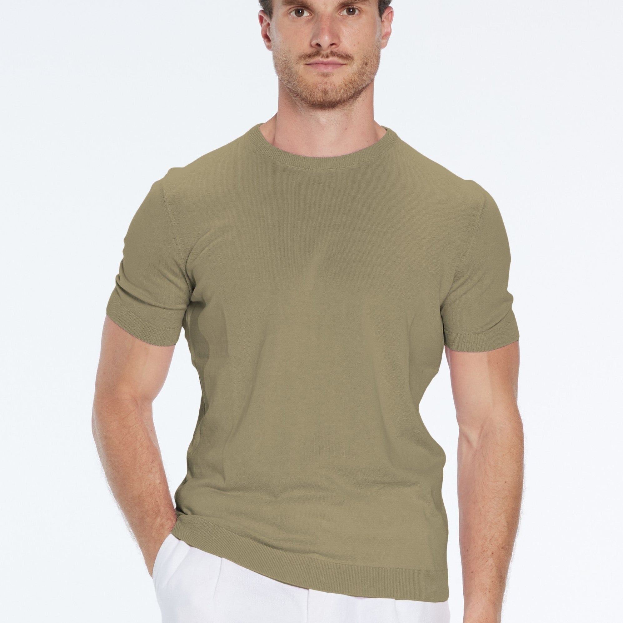Baron Green Round-Neck Cotton T-Shirt | Moeva | T-Shirt | Each week unveils new pieces—luxury swimwear, fluid resort silhouettes, and elevated summer-to-evening essentials designed to carry you from coastal escapes to city nights.