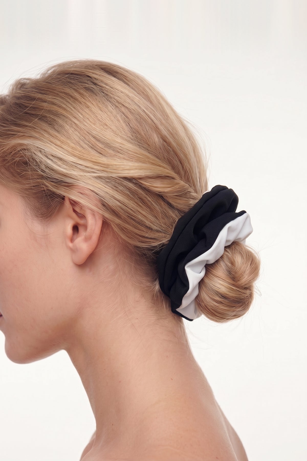 Belle Black-White Oversized Scrunchie