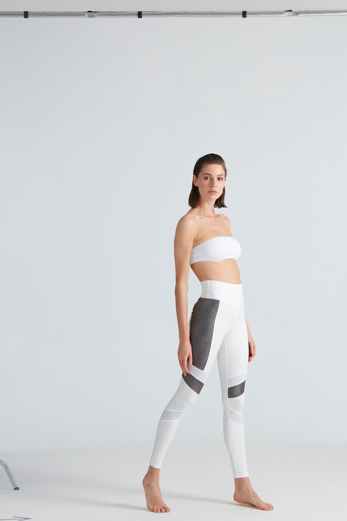 Ellis White Silver Leggings | Moeva | Sports Leggings | Each week unveils new pieces—luxury swimwear, fluid resort silhouettes, and elevated summer-to-evening essentials designed to carry you from coastal escapes to city nights.