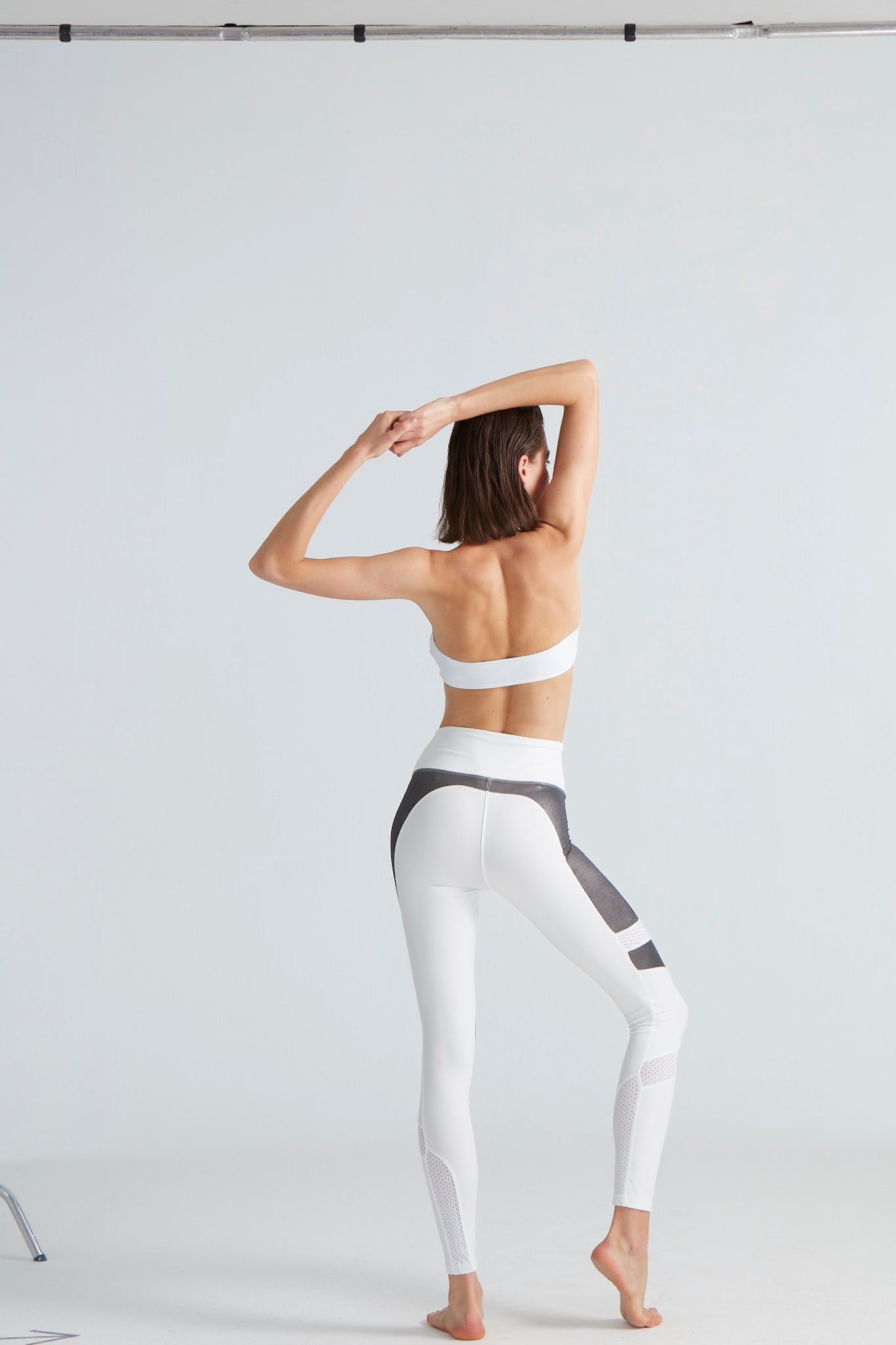Ellis White Silver Leggings | Moeva | Sports Leggings | Each week unveils new pieces—luxury swimwear, fluid resort silhouettes, and elevated summer-to-evening essentials designed to carry you from coastal escapes to city nights.