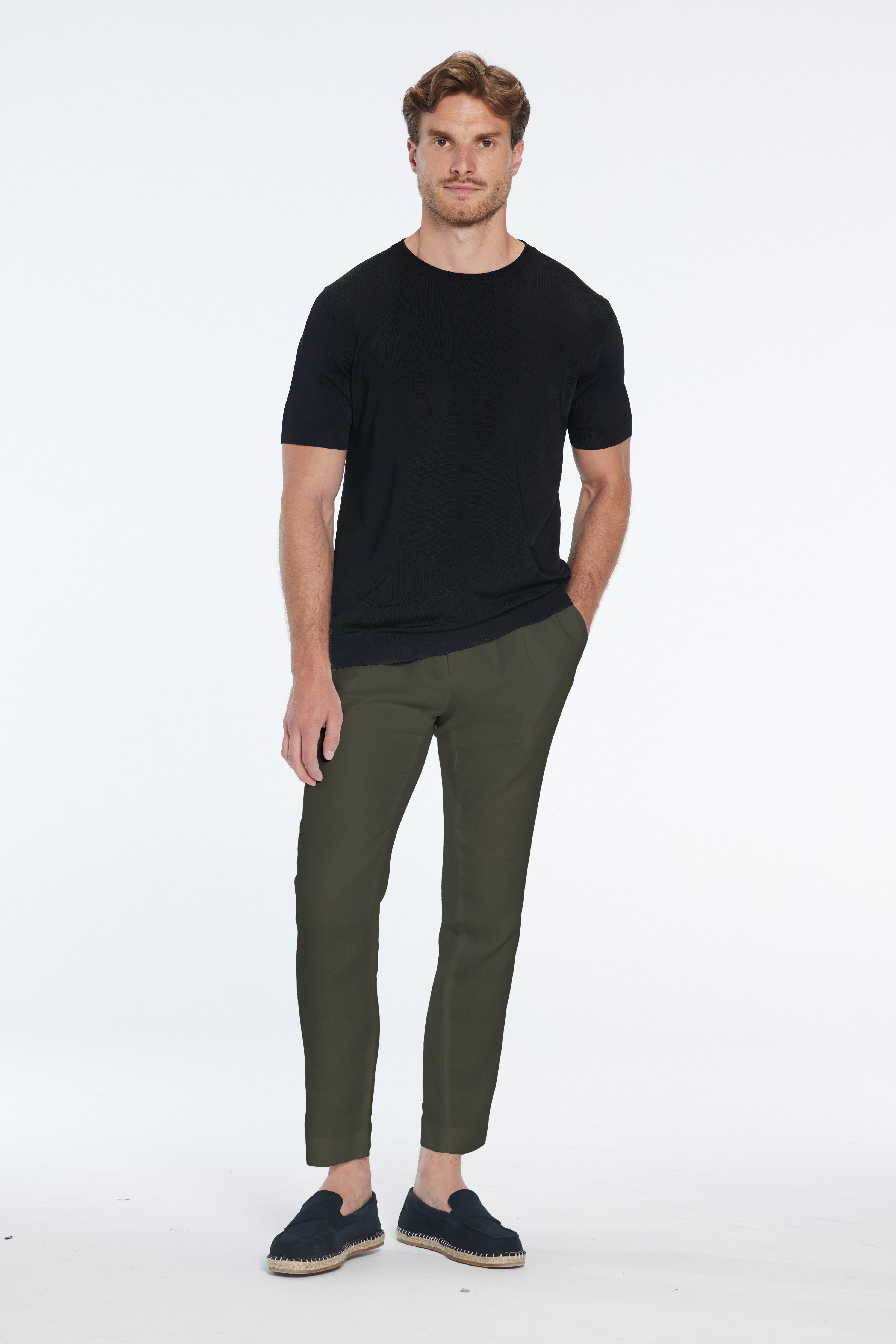 Enzo Army Green Linen Straight-Leg Pants | Moeva | Pants | Each week unveils new pieces—luxury swimwear, fluid resort silhouettes, and elevated summer-to-evening essentials designed to carry you from coastal escapes to city nights.