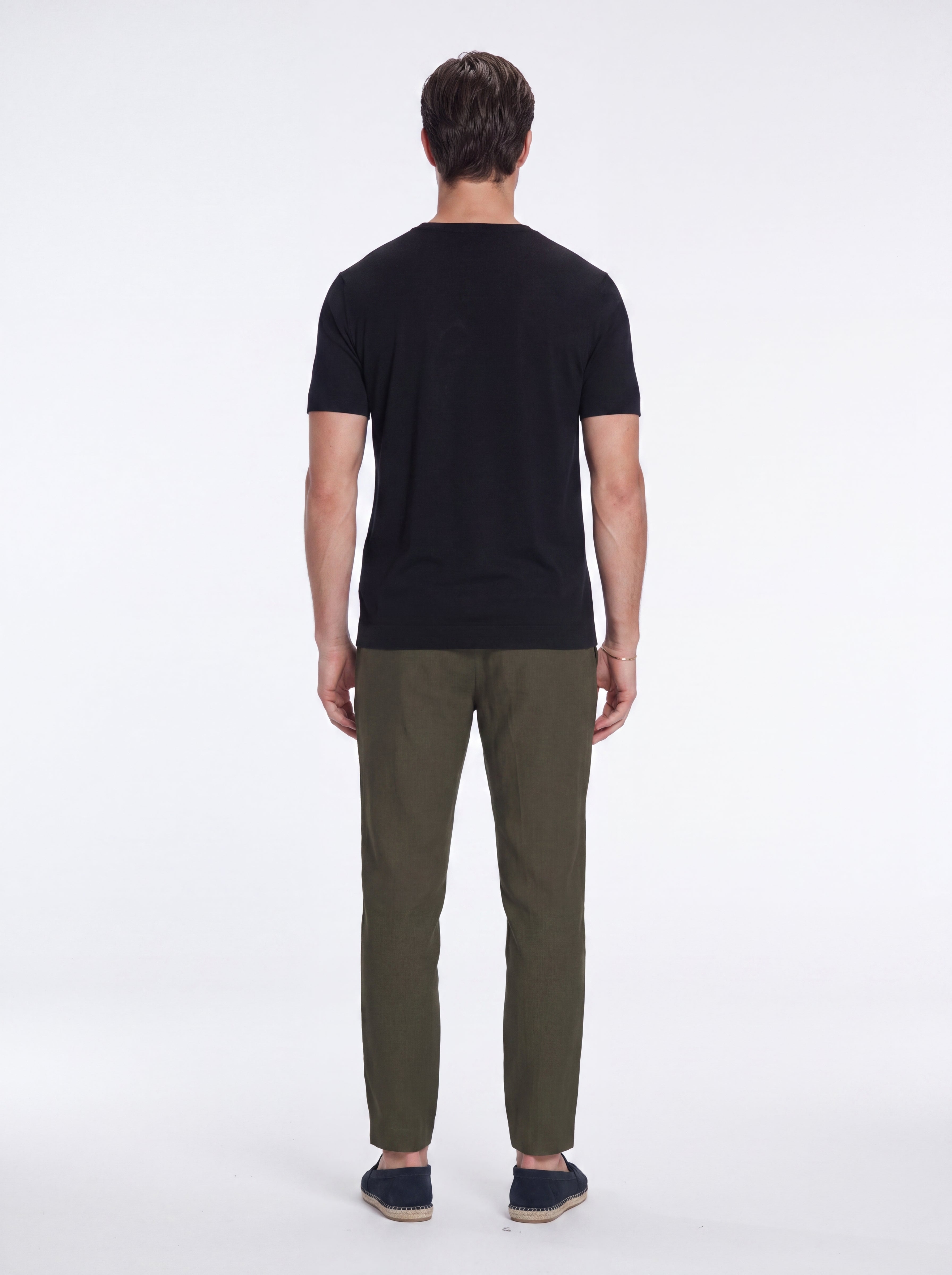 Enzo Army Green Linen Straight-Leg Pants | Moeva | Pants | Each week unveils new pieces—luxury swimwear, fluid resort silhouettes, and elevated summer-to-evening essentials designed to carry you from coastal escapes to city nights.
