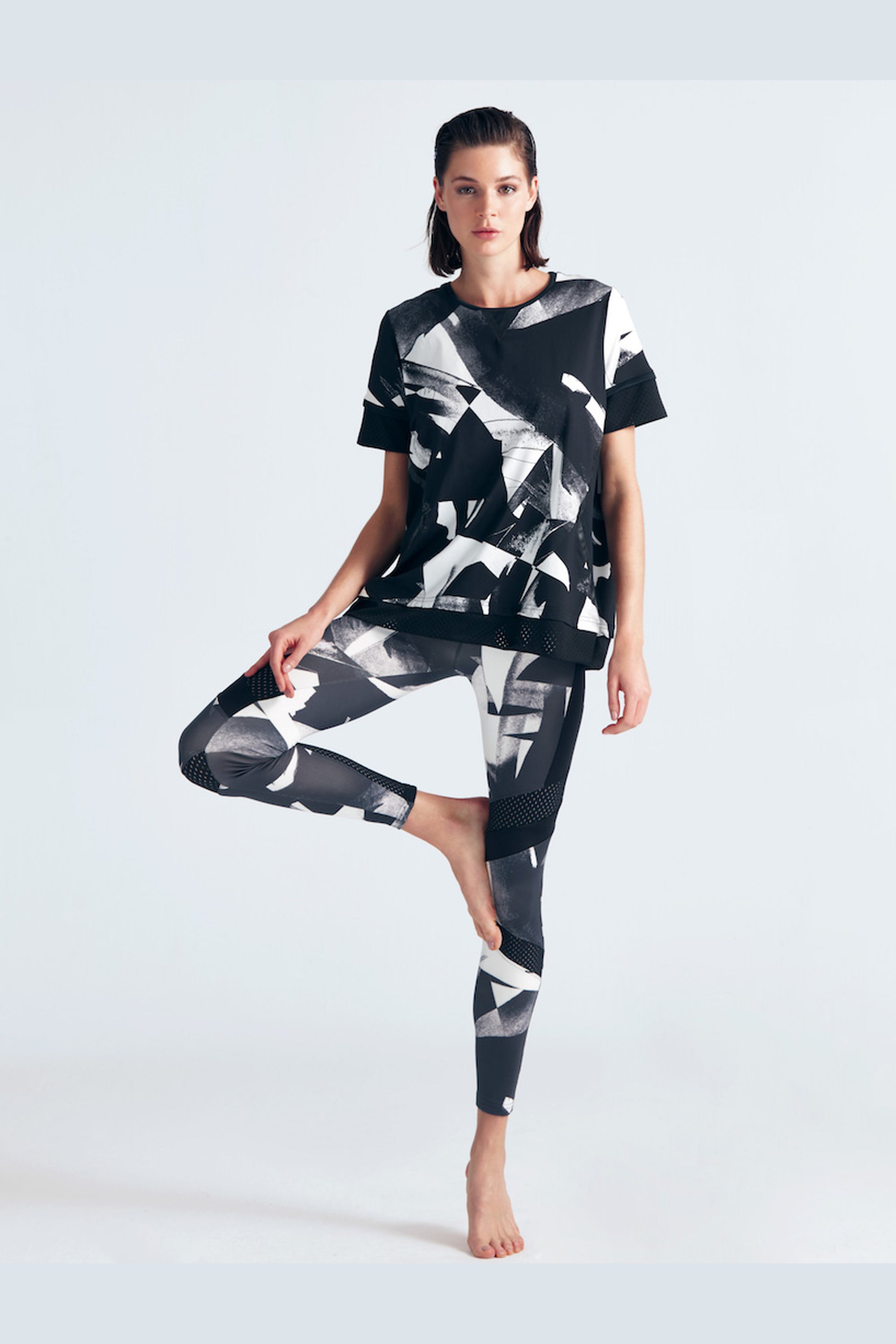 Ellis Abstract Print Leggings | Moeva | Sports Leggings | Each week unveils new pieces—luxury swimwear, fluid resort silhouettes, and elevated summer-to-evening essentials designed to carry you from coastal escapes to city nights.