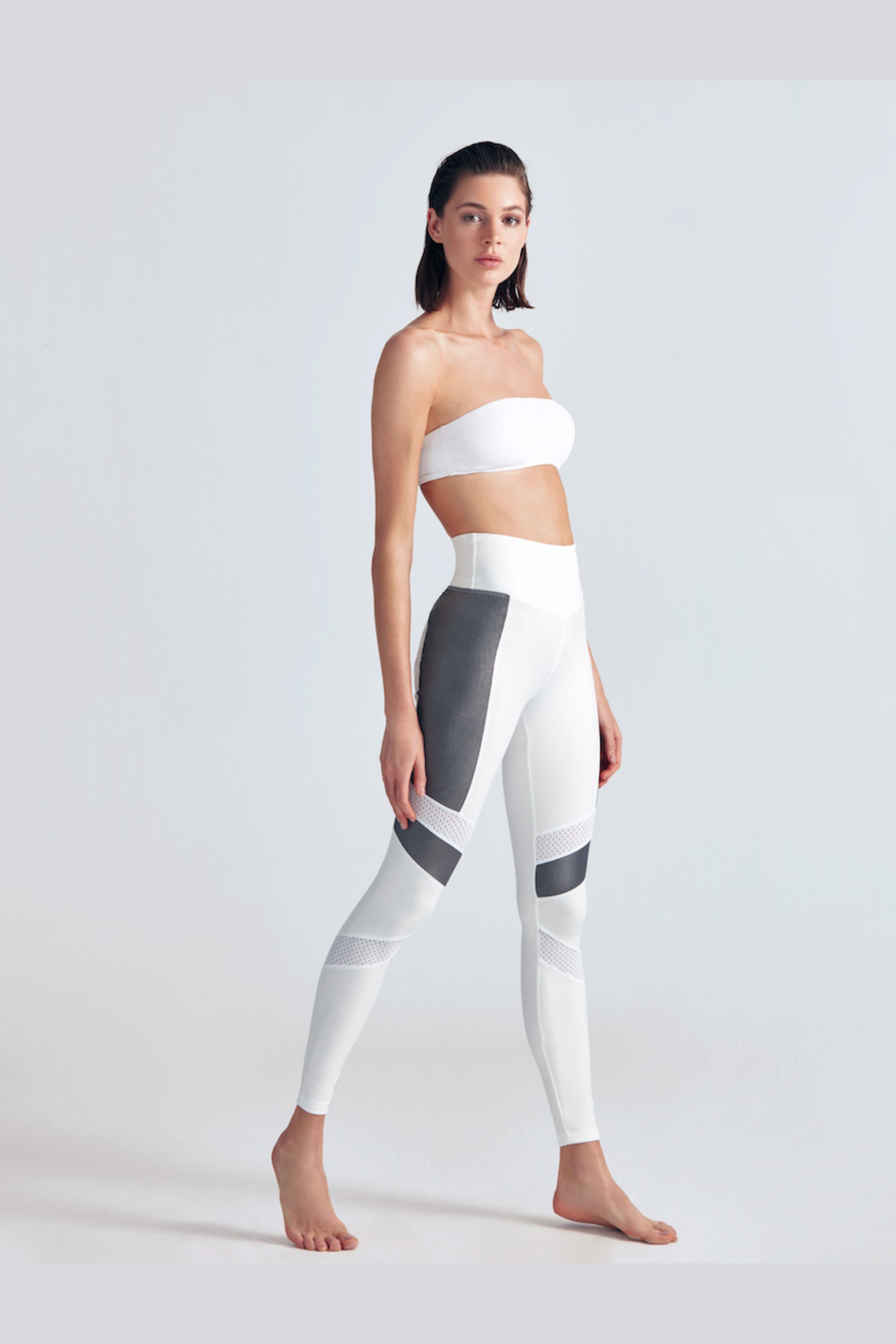 Ellis White Silver Leggings | Moeva | Sports Leggings | Each week unveils new pieces—luxury swimwear, fluid resort silhouettes, and elevated summer-to-evening essentials designed to carry you from coastal escapes to city nights.