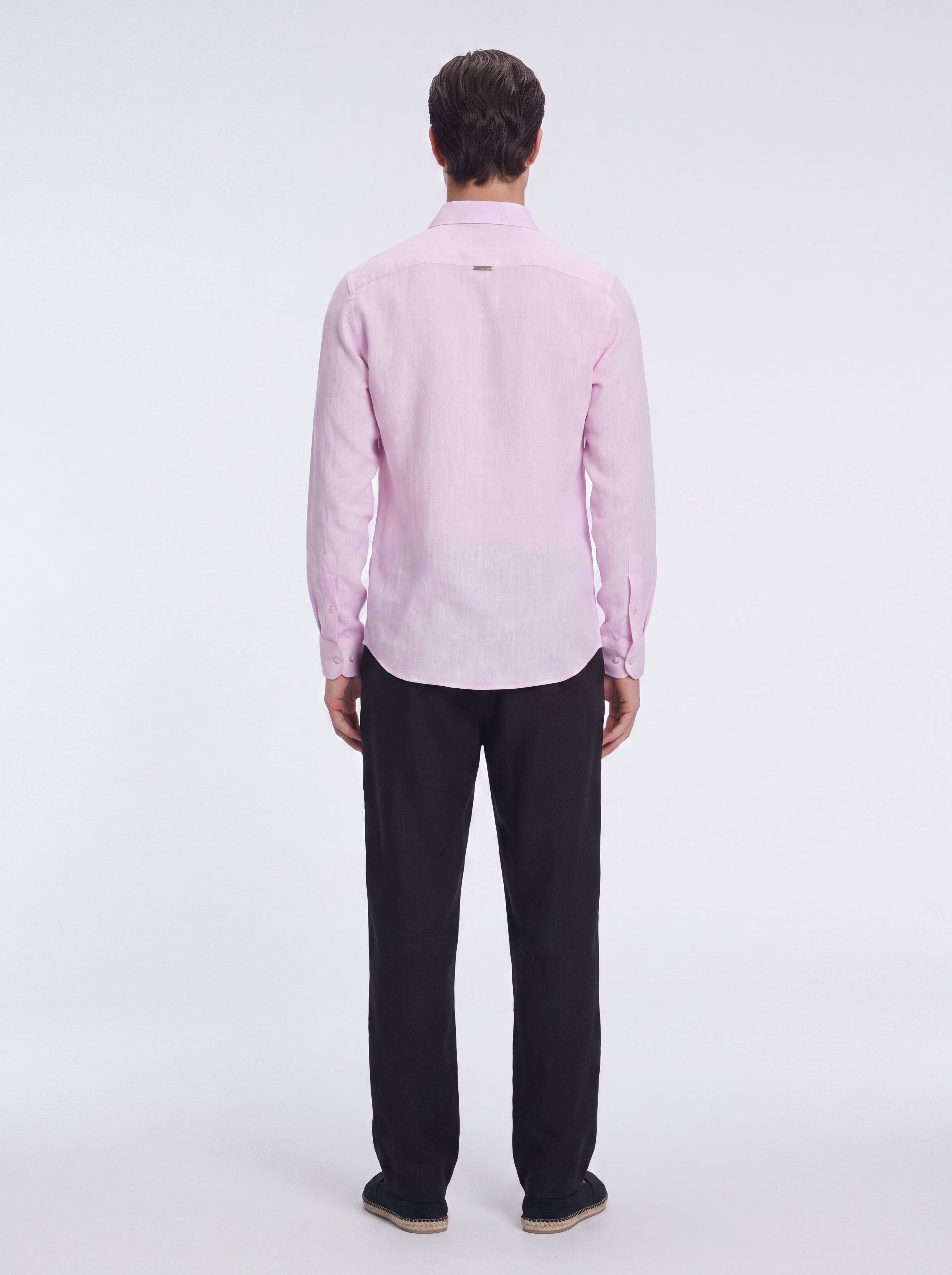 James Pink Linen Slim-Fit Shirt | Moeva | Shirt | Each week unveils new pieces—luxury swimwear, fluid resort silhouettes, and elevated summer-to-evening essentials designed to carry you from coastal escapes to city nights.
