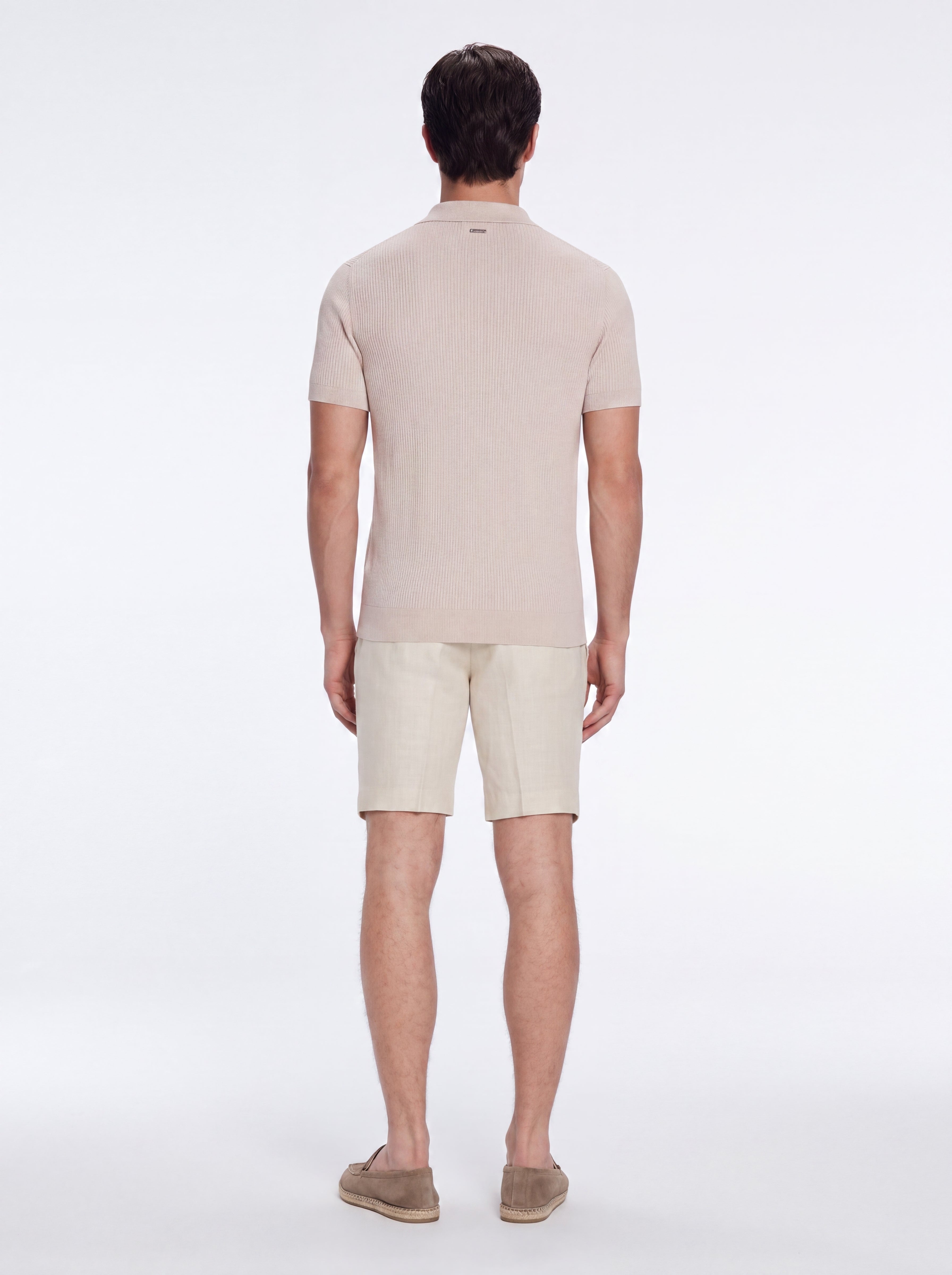 Johan Nude Cotton Polo Shirt whit Buttons | Moeva | T-Shirt | Each week unveils new pieces—luxury swimwear, fluid resort silhouettes, and elevated summer-to-evening essentials designed to carry you from coastal escapes to city nights.