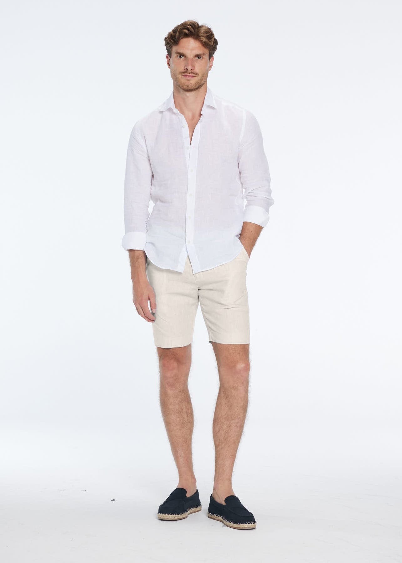 Marco Linen Beige Shorts | Moeva | Shorts | Each week unveils new pieces—luxury swimwear, fluid resort silhouettes, and elevated summer-to-evening essentials designed to carry you from coastal escapes to city nights.