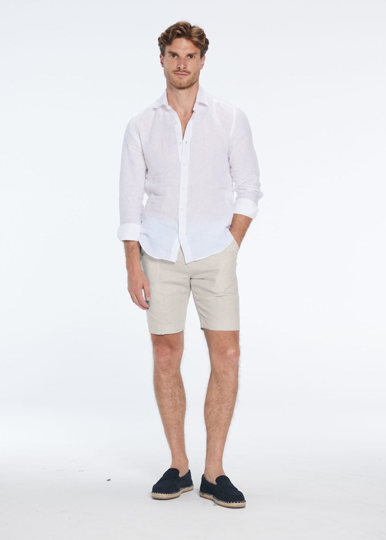 Marco Linen Semigrey Shorts | Moeva | Shorts | Each week unveils new pieces—luxury swimwear, fluid resort silhouettes, and elevated summer-to-evening essentials designed to carry you from coastal escapes to city nights.