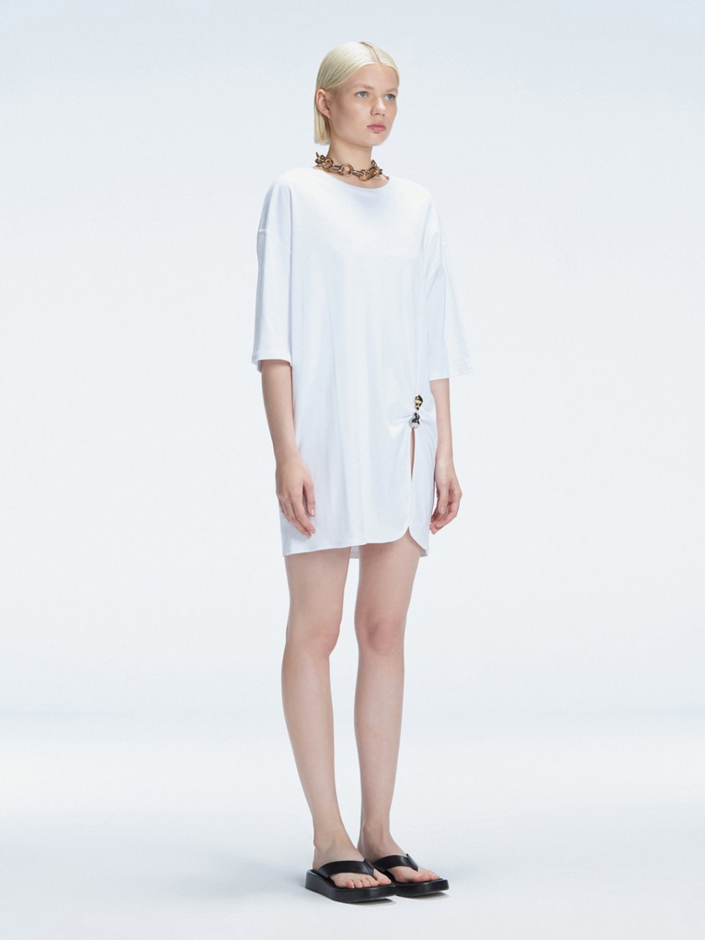 Lavinia Accessorised Cotton Maxi White T-Shirt | Moeva | T-Shirt | Each week unveils new pieces—luxury swimwear, fluid resort silhouettes, and elevated summer-to-evening essentials designed to carry you from coastal escapes to city nights.
