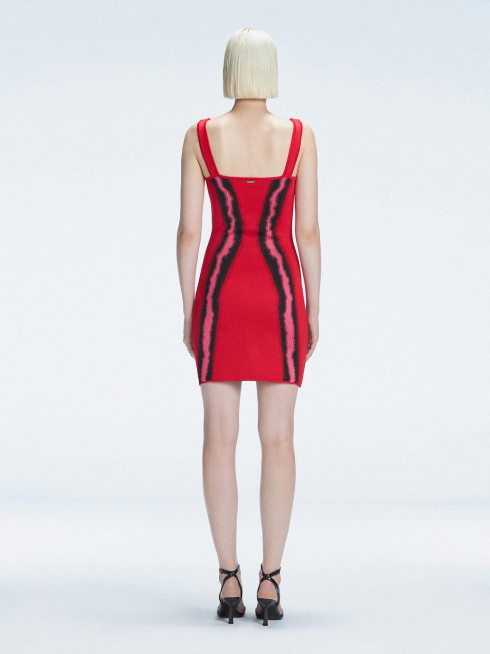 Back view of the adjustable straps on the Anais Red Degraded Dress, illustrating its customizable fit.