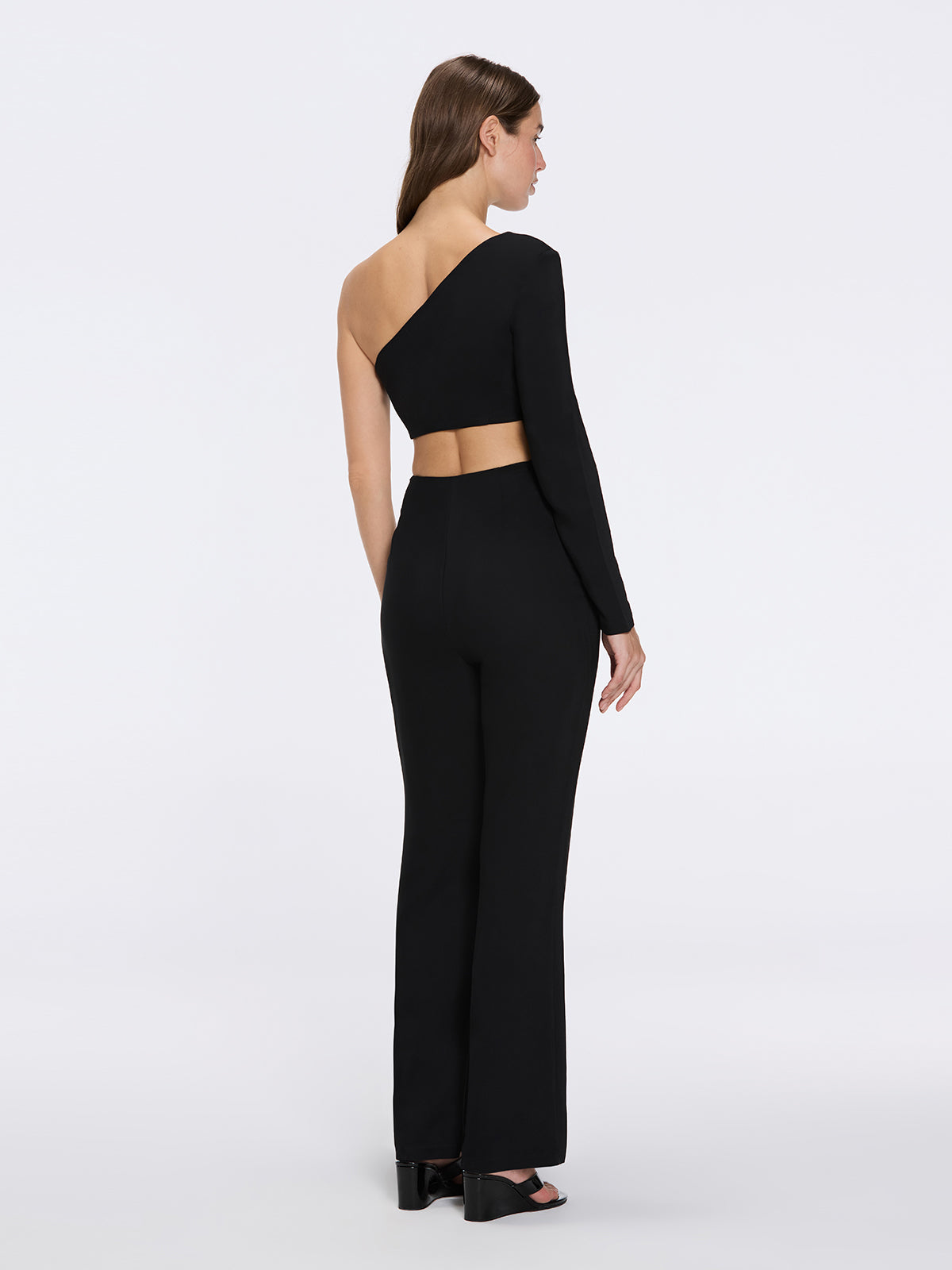 Villamar One-Shoulder Crop Top And Evangeline High Waist Black-White Pants Set | Moeva | Set | Each week unveils new pieces—luxury swimwear, fluid resort silhouettes, and elevated summer-to-evening essentials designed to carry you from coastal escapes to city nights.