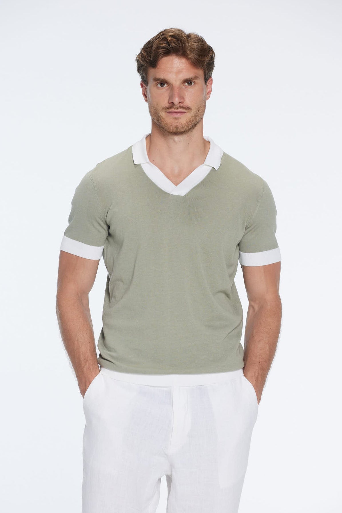 Troy Green/White V-Neck T-Shirt with Contrast Trim | Moeva | T-Shirt | Each week unveils new pieces—luxury swimwear, fluid resort silhouettes, and elevated summer-to-evening essentials designed to carry you from coastal escapes to city nights.