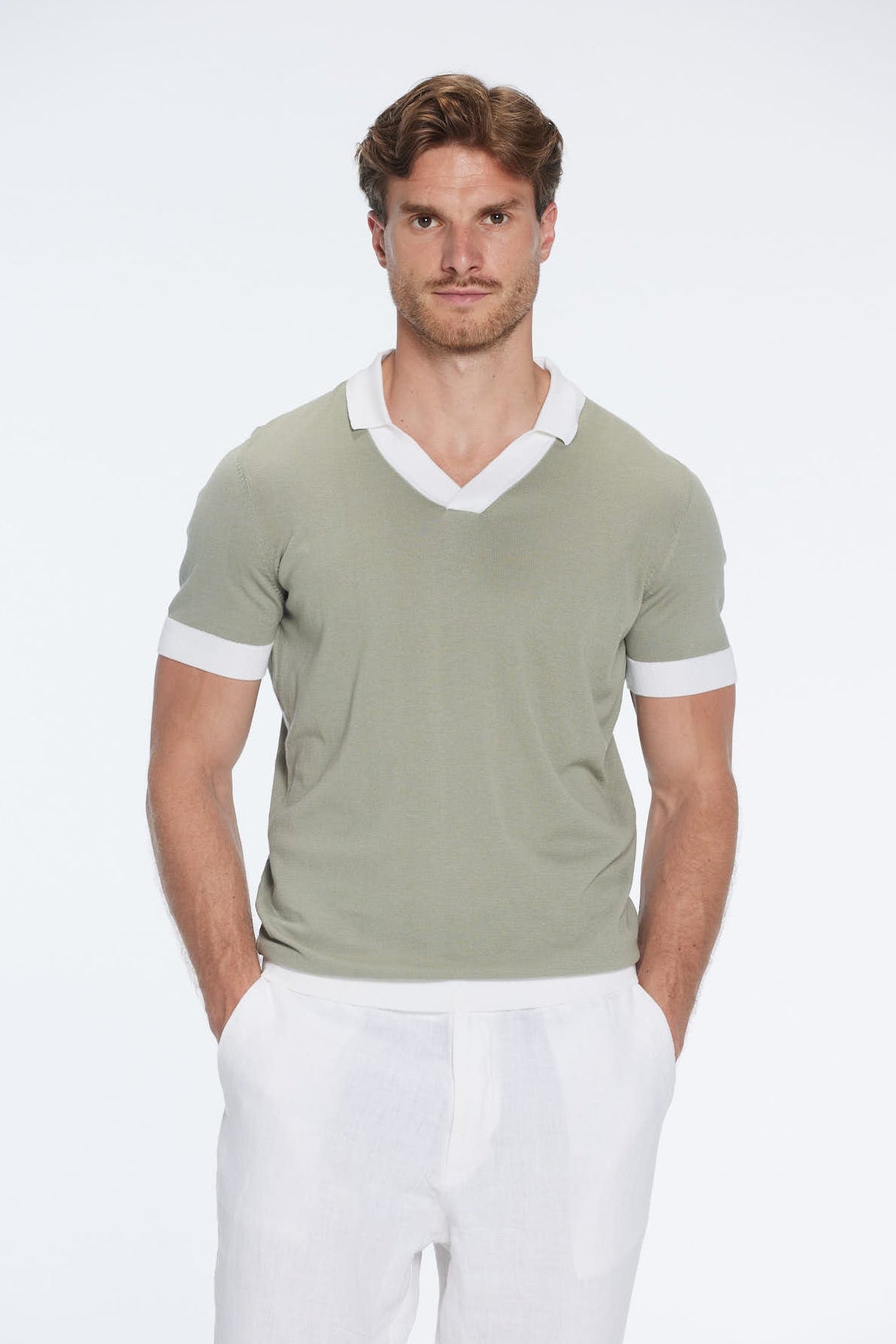 Troy Green/White V-Neck T-Shirt with Contrast Trim | Moeva | T-Shirt | Each week unveils new pieces—luxury swimwear, fluid resort silhouettes, and elevated summer-to-evening essentials designed to carry you from coastal escapes to city nights.