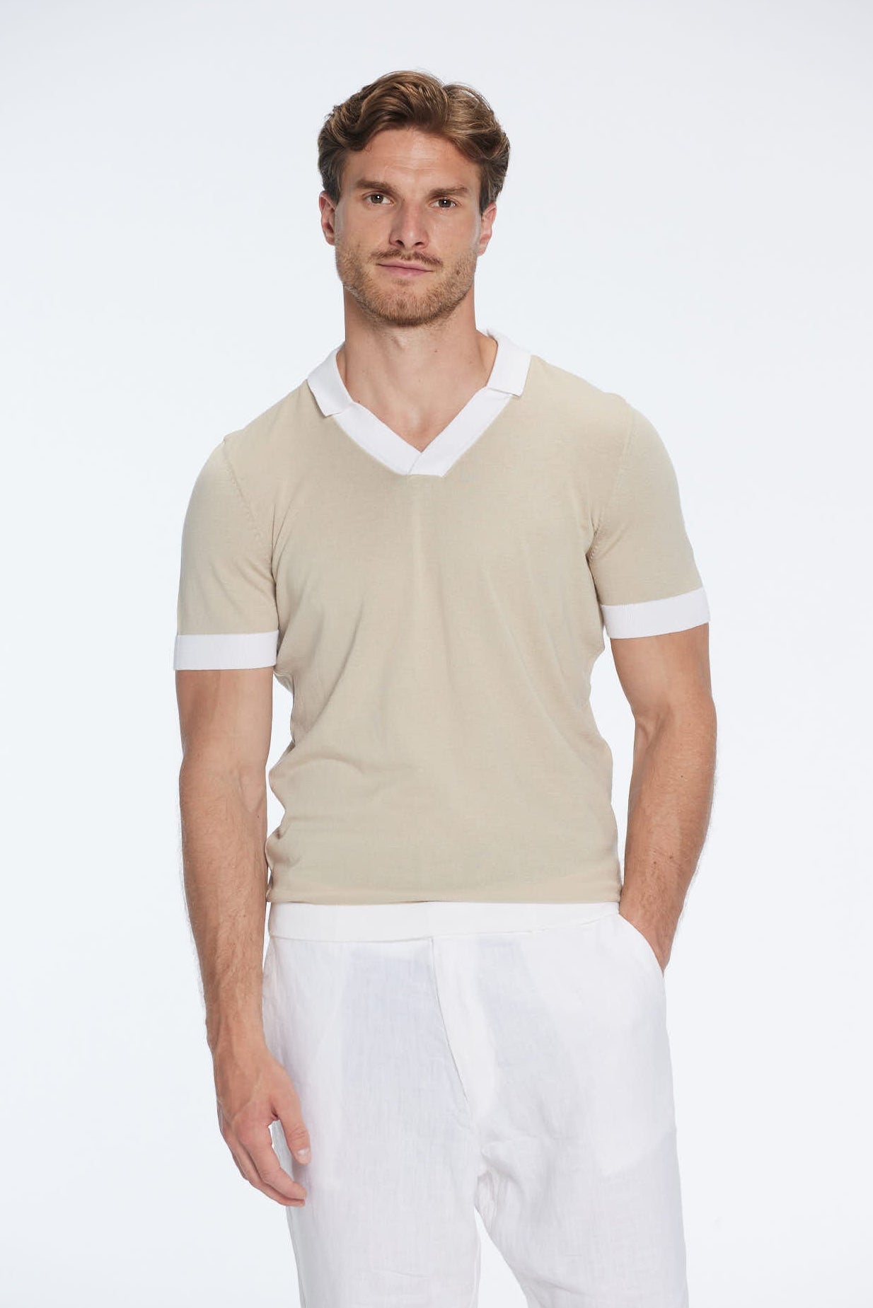 Troy Nude/White V-Neck T-Shirt with Contrast Trim | Moeva | T-Shirt | Each week unveils new pieces—luxury swimwear, fluid resort silhouettes, and elevated summer-to-evening essentials designed to carry you from coastal escapes to city nights.