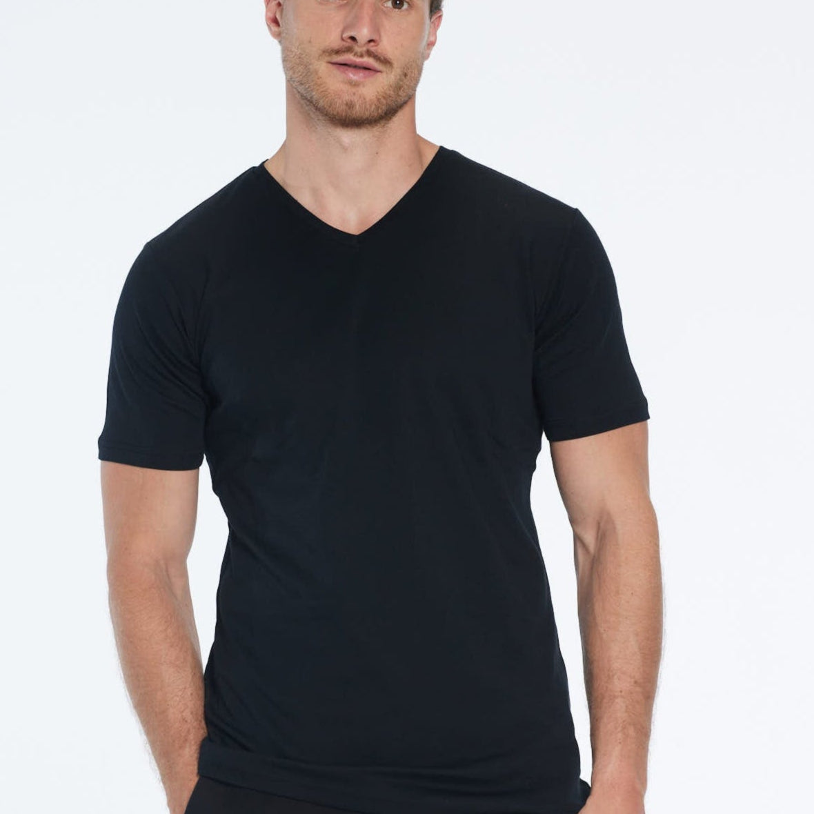 Rex Black V-Neck Cotton T-Shirt | Moeva | T-Shirt | Each week unveils new pieces—luxury swimwear, fluid resort silhouettes, and elevated summer-to-evening essentials designed to carry you from coastal escapes to city nights.