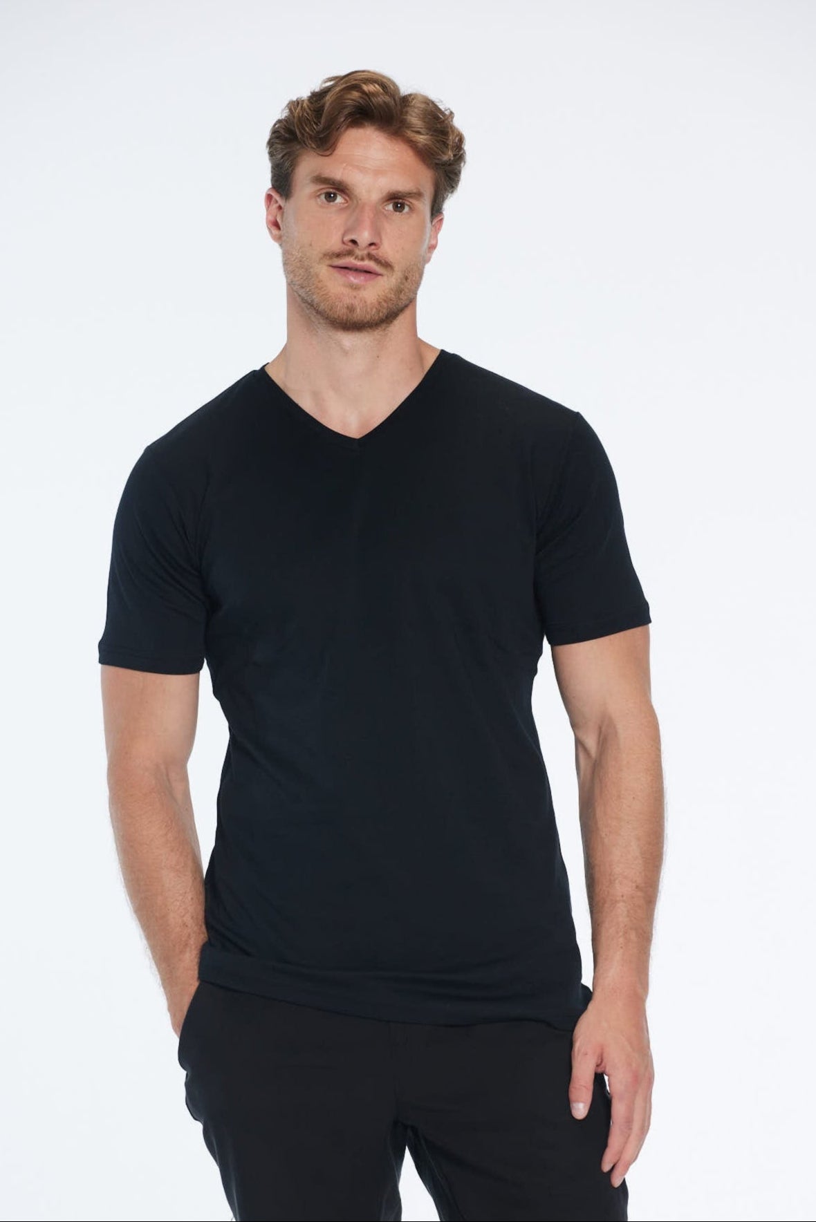 Rex Black V-Neck Cotton T-Shirt | Moeva | Men V-Neck Shirts | Each week unveils new pieces—luxury swimwear, fluid resort silhouettes, and elevated summer-to-evening essentials designed to carry you from coastal escapes to city nights.
