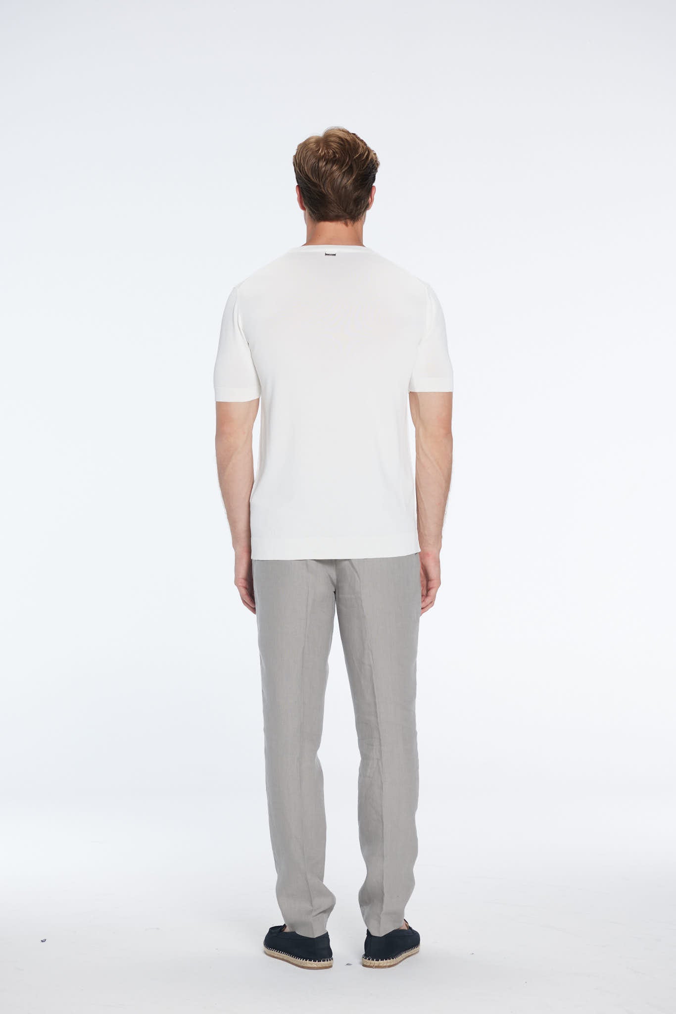 Enzo Grey Linen Straight-Leg Pants | Moeva | Pants | Each week unveils new pieces—luxury swimwear, fluid resort silhouettes, and elevated summer-to-evening essentials designed to carry you from coastal escapes to city nights.
