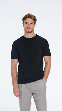 Oscar Black Round Neck T-Shirt | Moeva | T-Shirt | Each week unveils new pieces—luxury swimwear, fluid resort silhouettes, and elevated summer-to-evening essentials designed to carry you from coastal escapes to city nights.