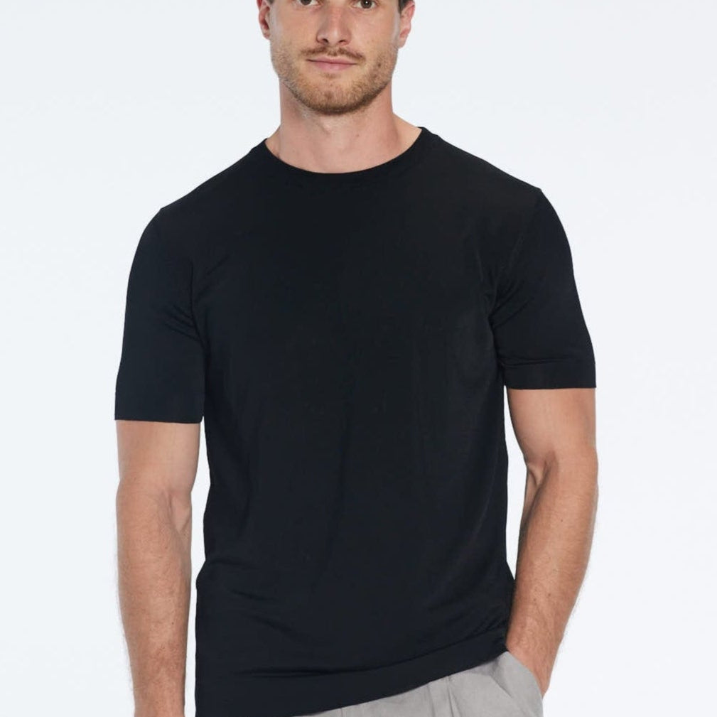 Oscar Black Round Neck T-Shirt | Moeva | T-Shirt | Each week unveils new pieces—luxury swimwear, fluid resort silhouettes, and elevated summer-to-evening essentials designed to carry you from coastal escapes to city nights.