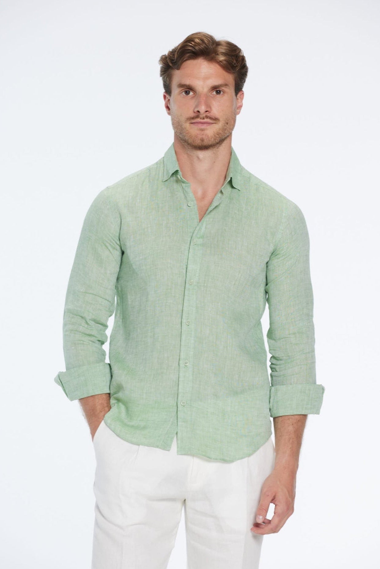 Harry Green Linen Shirt with Spread Collar | Moeva | Men Classic Collar Shirts | Each week unveils new pieces—luxury swimwear, fluid resort silhouettes, and elevated summer-to-evening essentials designed to carry you from coastal escapes to city nights.