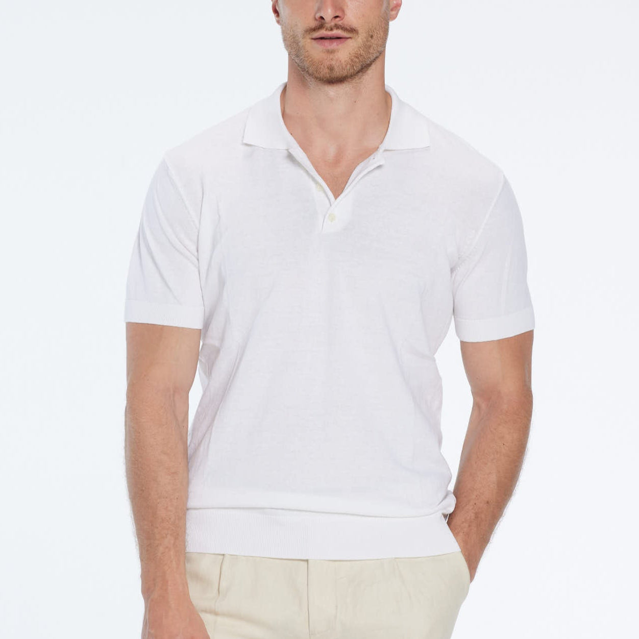 Johan White Cotton Polo Shirt | Moeva | T-Shirt | Each week unveils new pieces—luxury swimwear, fluid resort silhouettes, and elevated summer-to-evening essentials designed to carry you from coastal escapes to city nights.