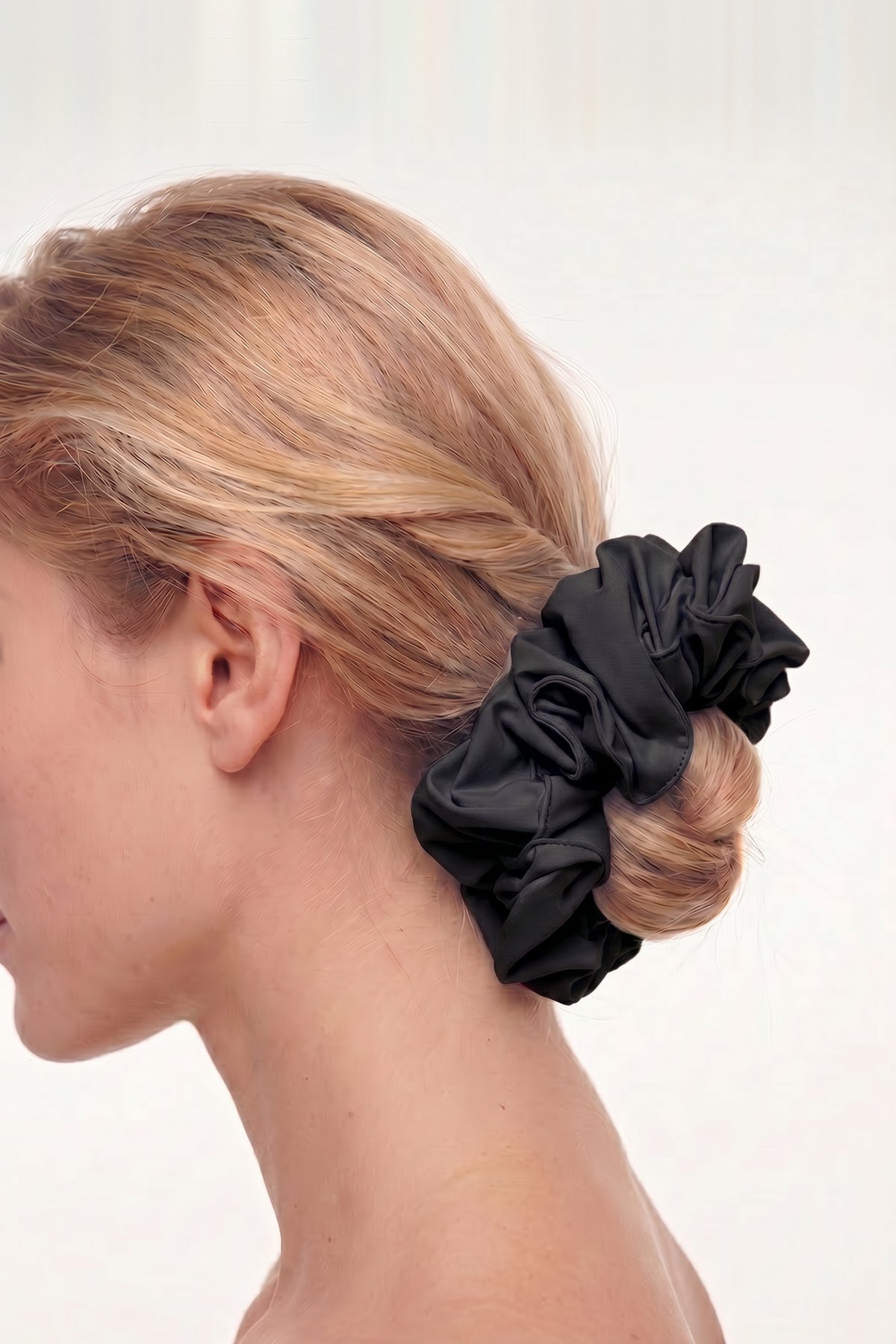 Peggy Black Oversized Scrunchie