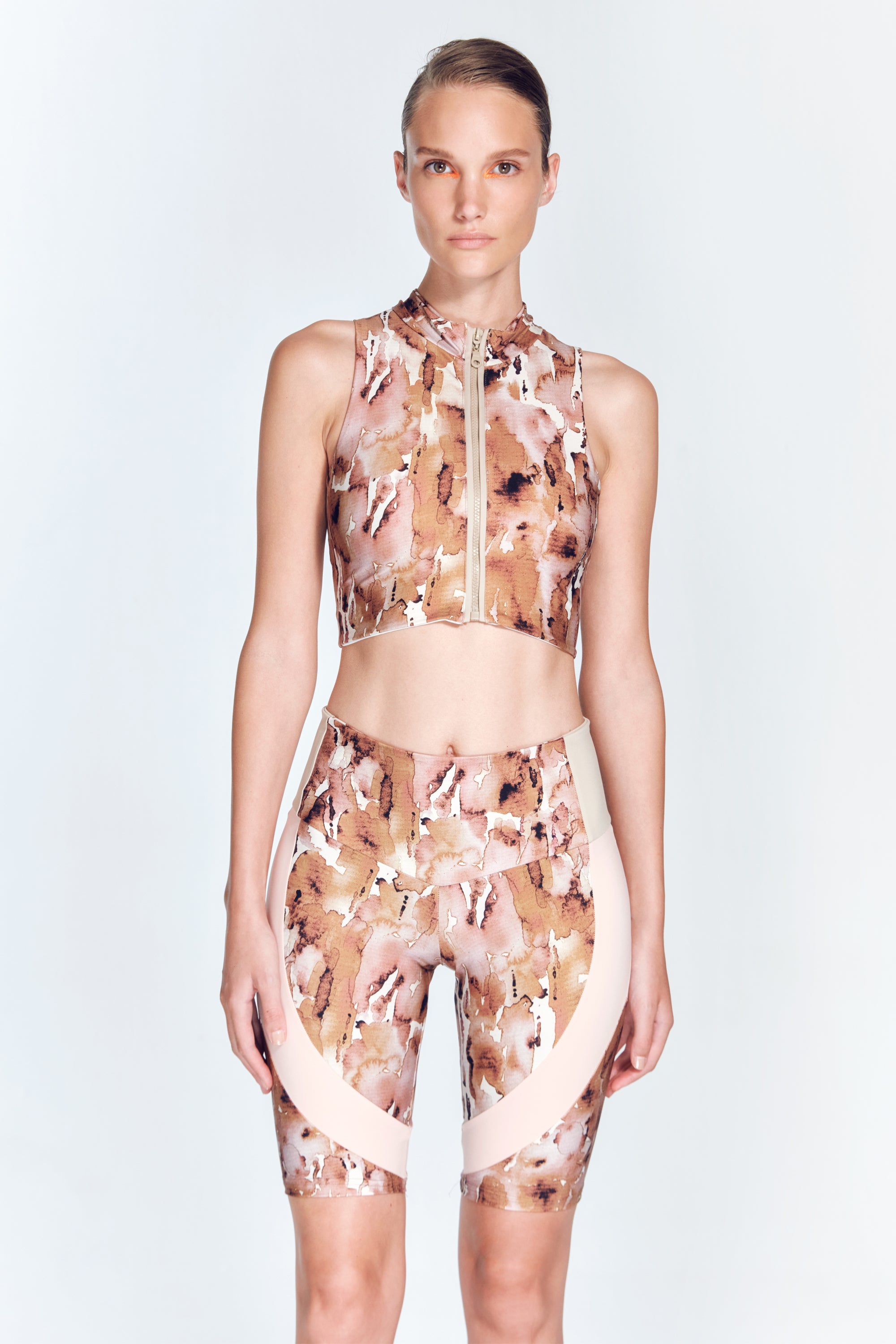Colombe Floral Abstract Leggings | Moeva | Activewear | Each week unveils new pieces—luxury swimwear, fluid resort silhouettes, and elevated summer-to-evening essentials designed to carry you from coastal escapes to city nights.