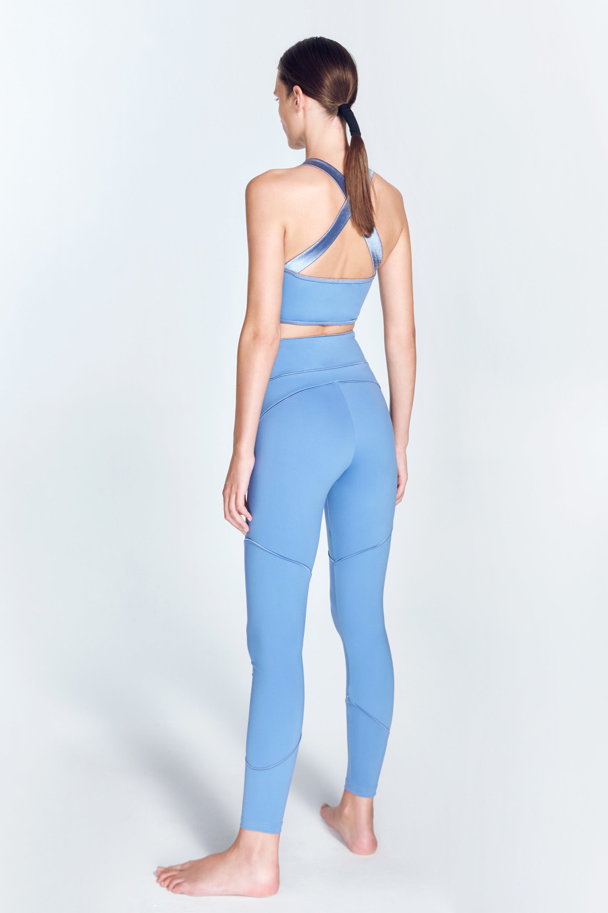 Shanna Blue Leggings | Moeva | Sports Leggings | Each week unveils new pieces—luxury swimwear, fluid resort silhouettes, and elevated summer-to-evening essentials designed to carry you from coastal escapes to city nights.