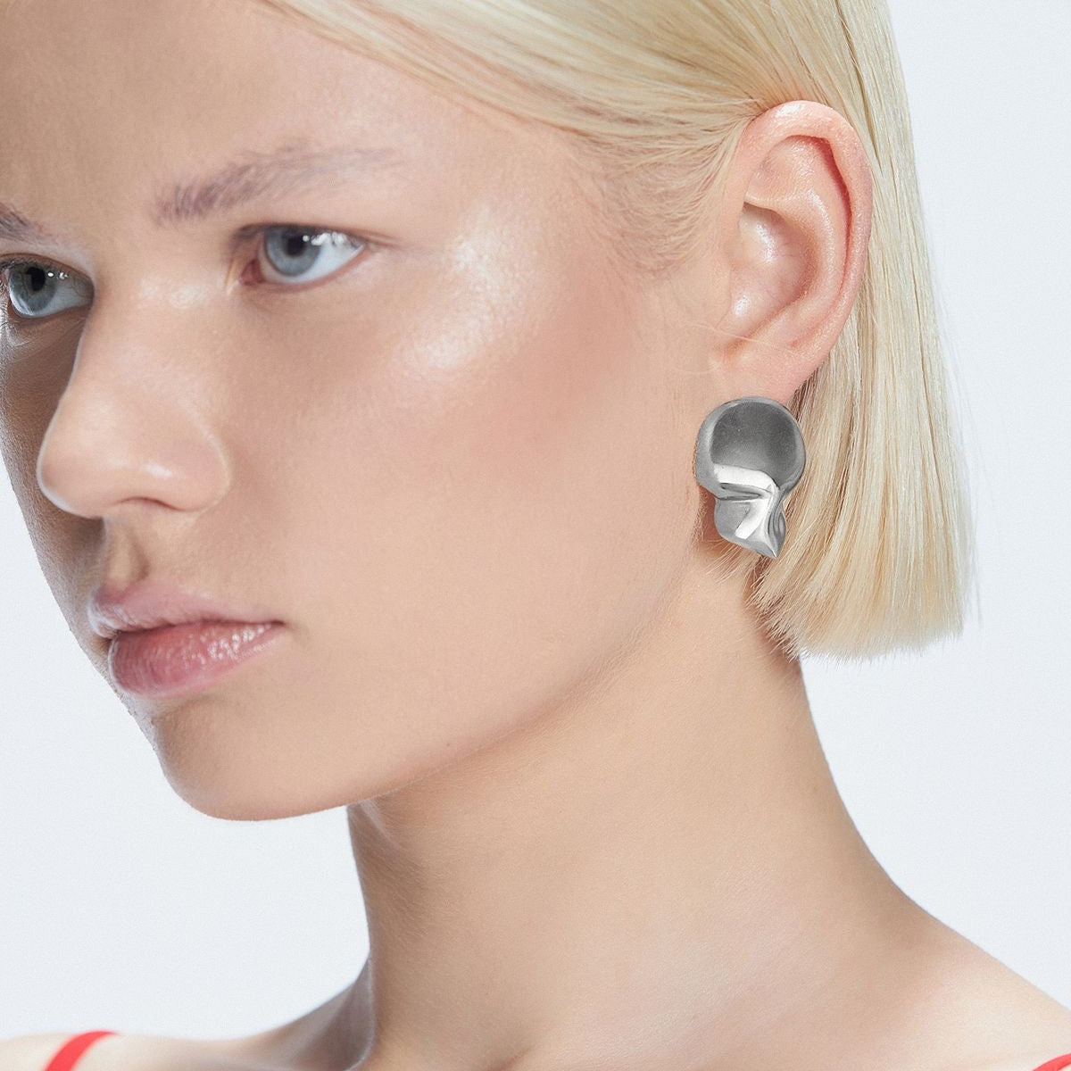 Tyla Silver Earrings | Moeva | Earring | Each week unveils new pieces—luxury swimwear, fluid resort silhouettes, and elevated summer-to-evening essentials designed to carry you from coastal escapes to city nights.